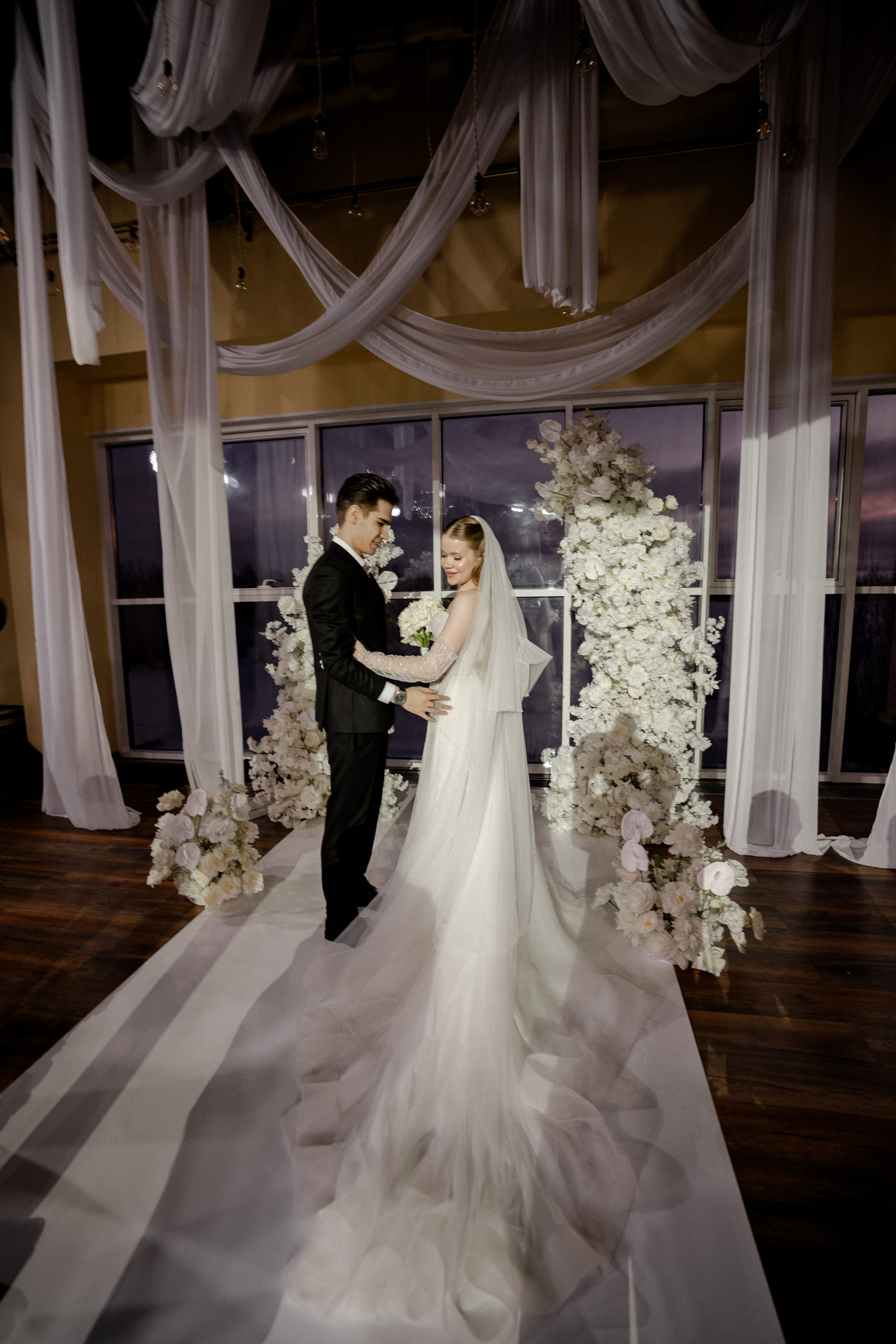 СВАДЕБНАЯ СЬЕМКА СБОРОВ В ОТЕЛЕ И ВЫЕЗД НА ЦЕРЕМОНИЮ (СНЯТО В СИБИРЕ В НИЖНЕВАРТОВСКЕ). Профессиональный фотограф, Санкт-Петербург — Виктория Богомолова