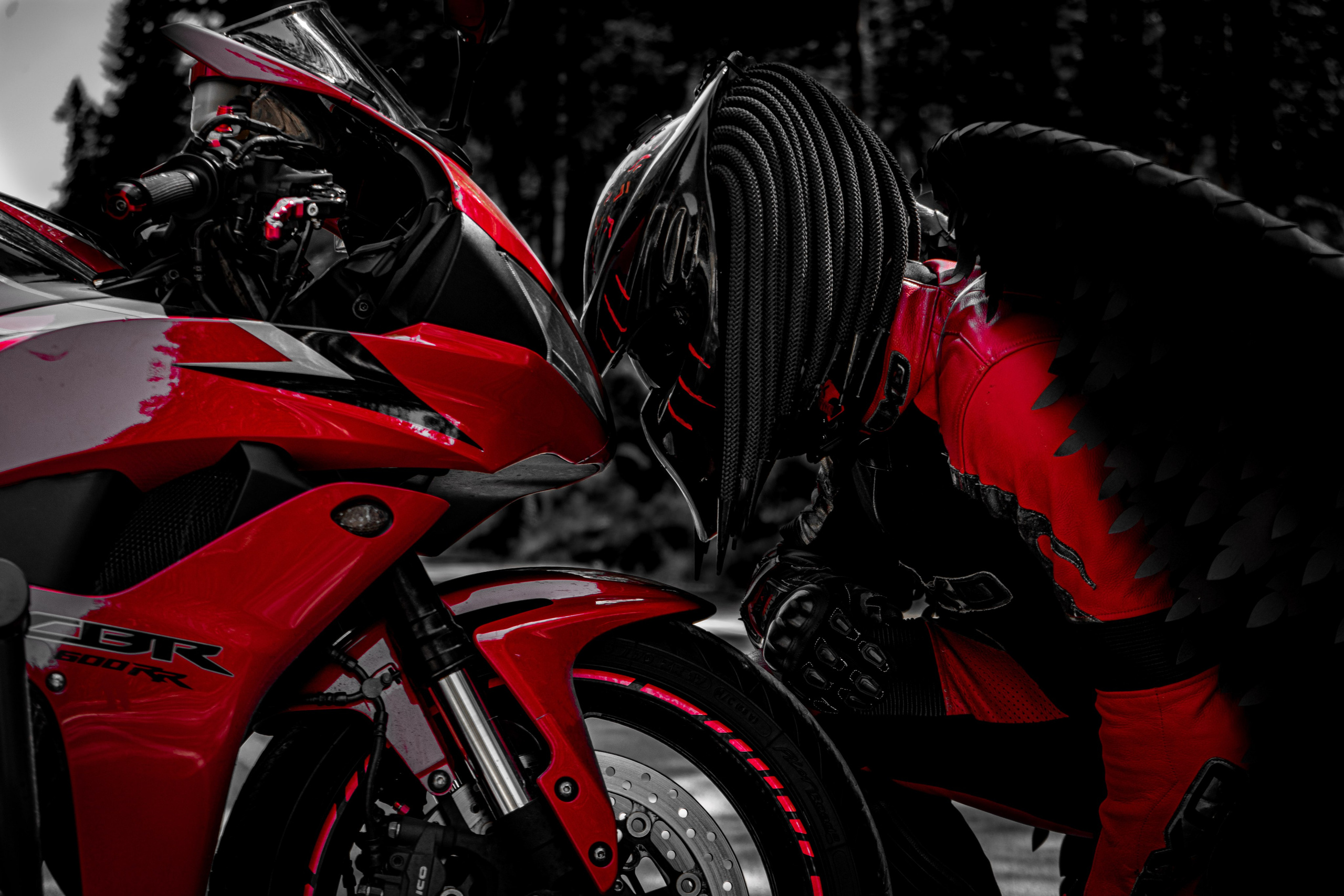 Мужская фотосессия на мотоцикле. Фотограф Екатеринбург Кокшарова Александра