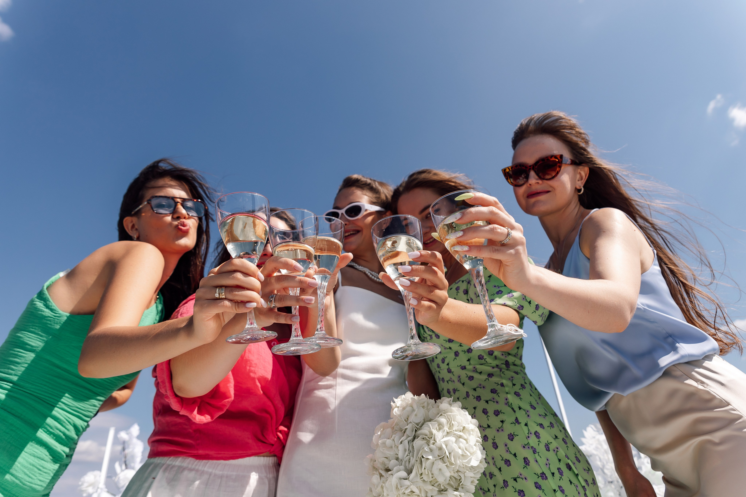 Александра и Геннадий. Яхта. Свадебный фотограф в Саратове