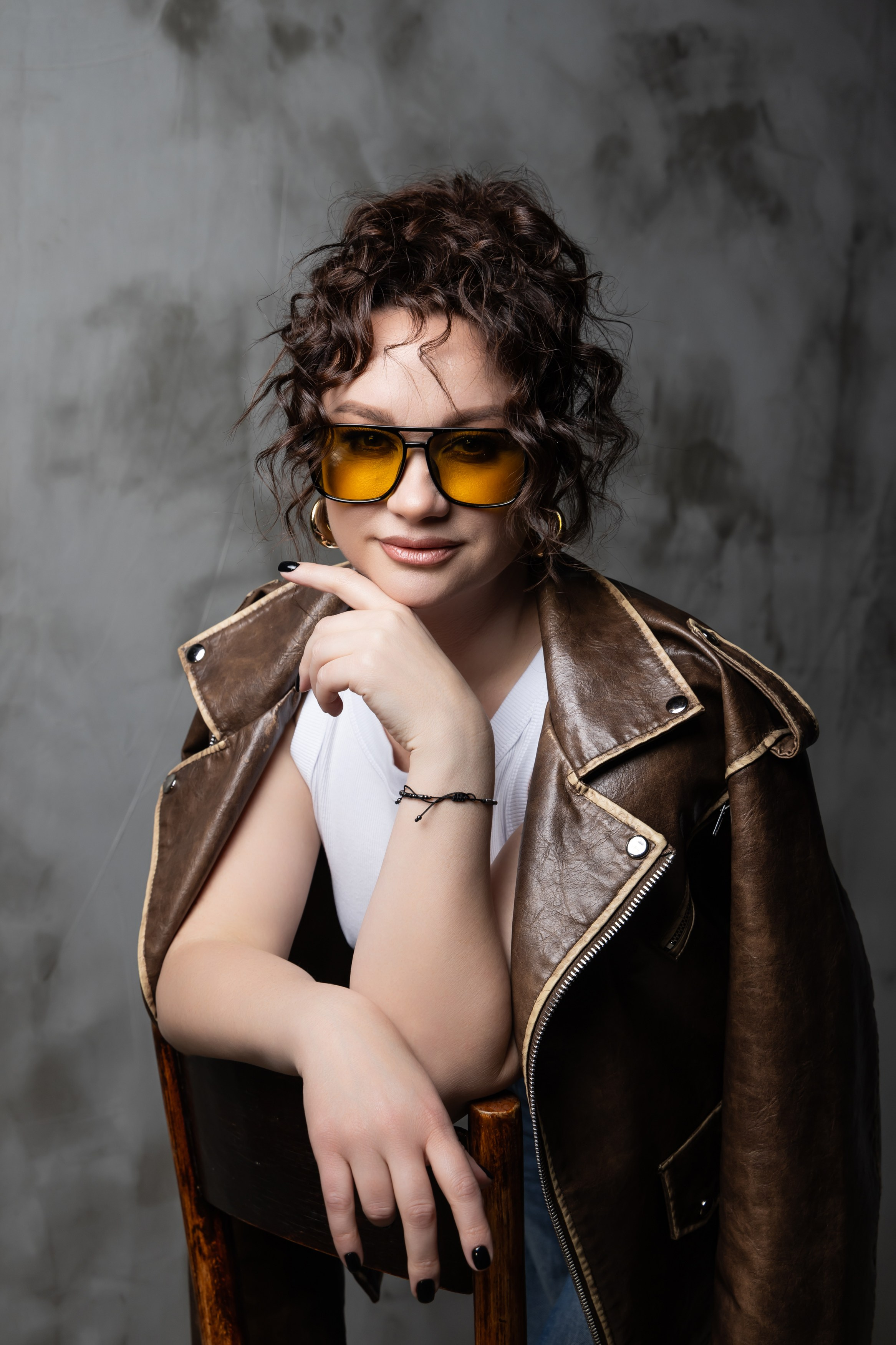 Ольга в фотостудии. Фотограф свадебный, репортажный, индивидуальный, фото для маркетплейсов, брендов, автосалонов