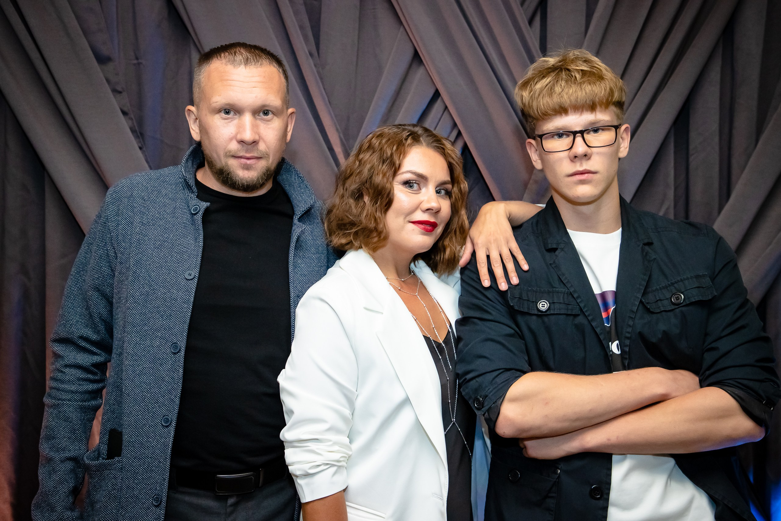 Фотограф на выпускной в 9-м классе. Спортивный фотограф Екатеринбург Онлайн трансляции