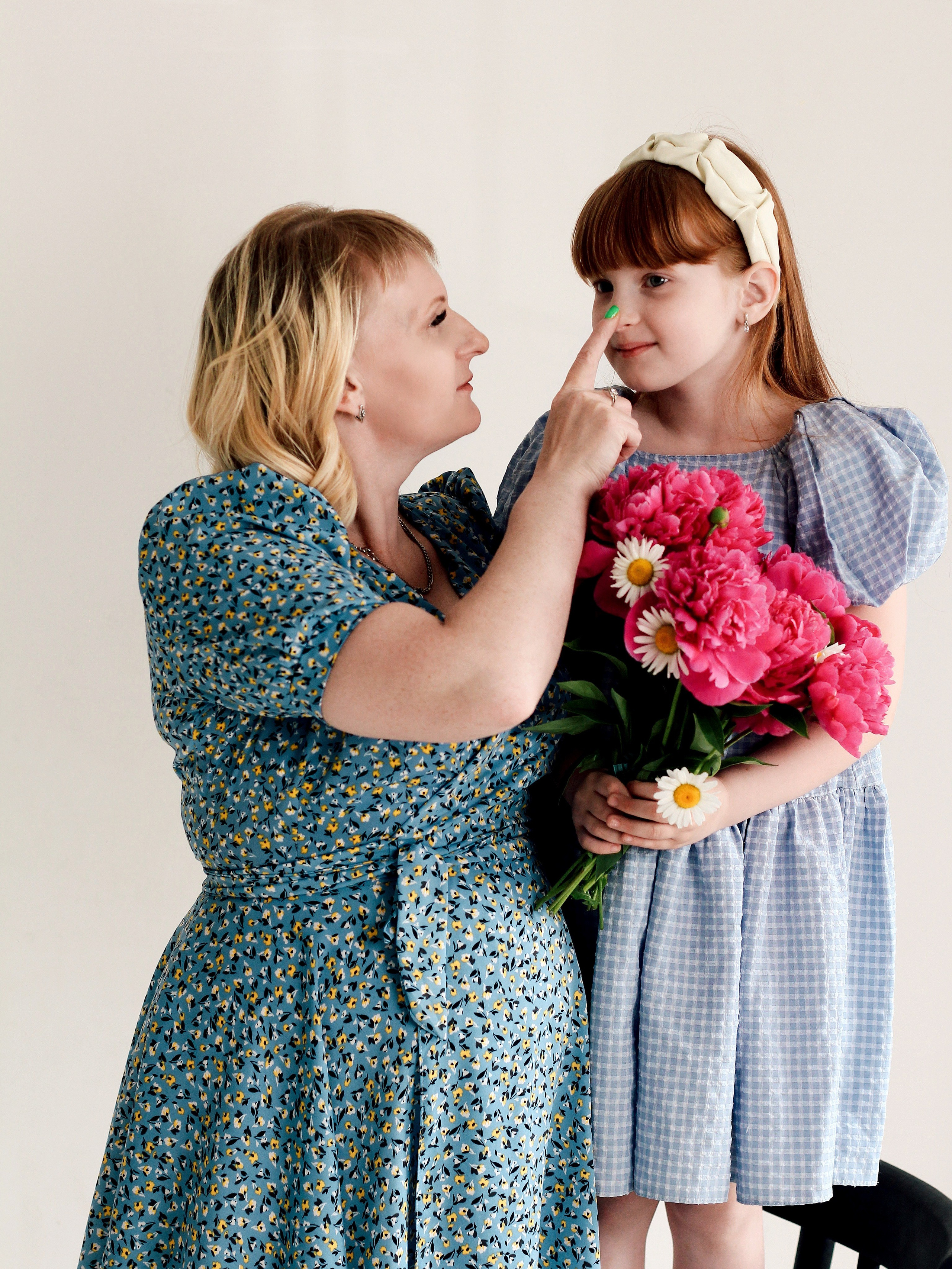 С пионами. Photography Eva