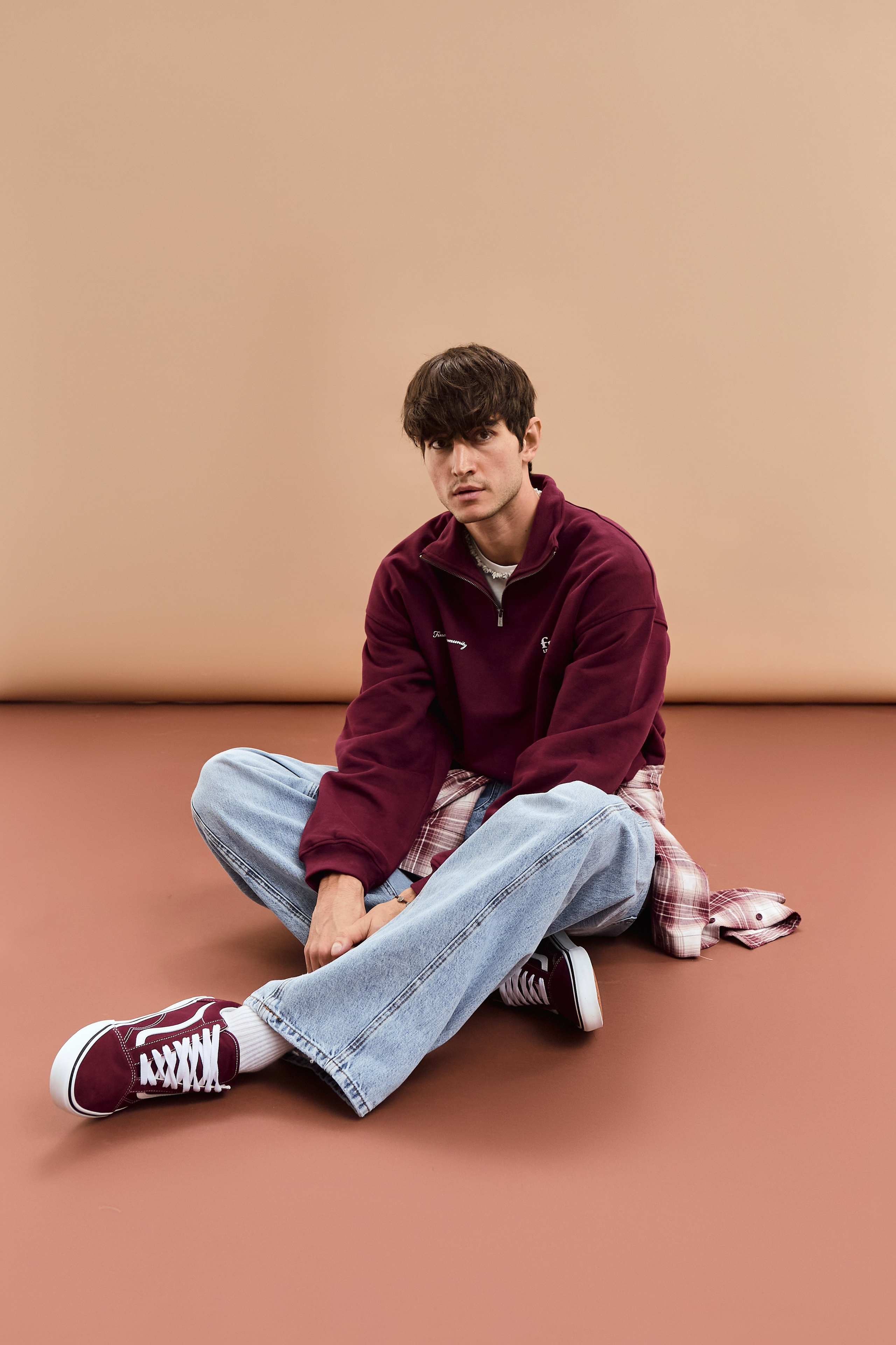 На бумажном фоне. Фотограф Москва| Вероника Полуэктова