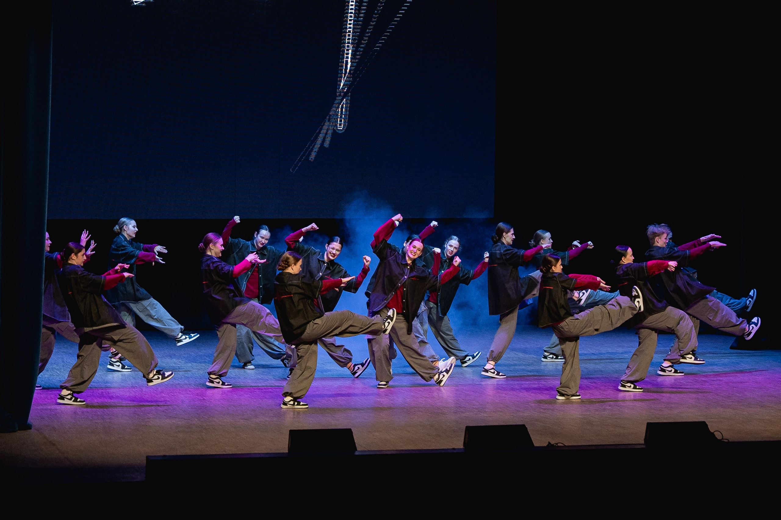 Отчётный концерт танцевально-спортивного клуба «PULSE». Портретный и репортажный фотограф в Воронеже: Анастасия Пузикова