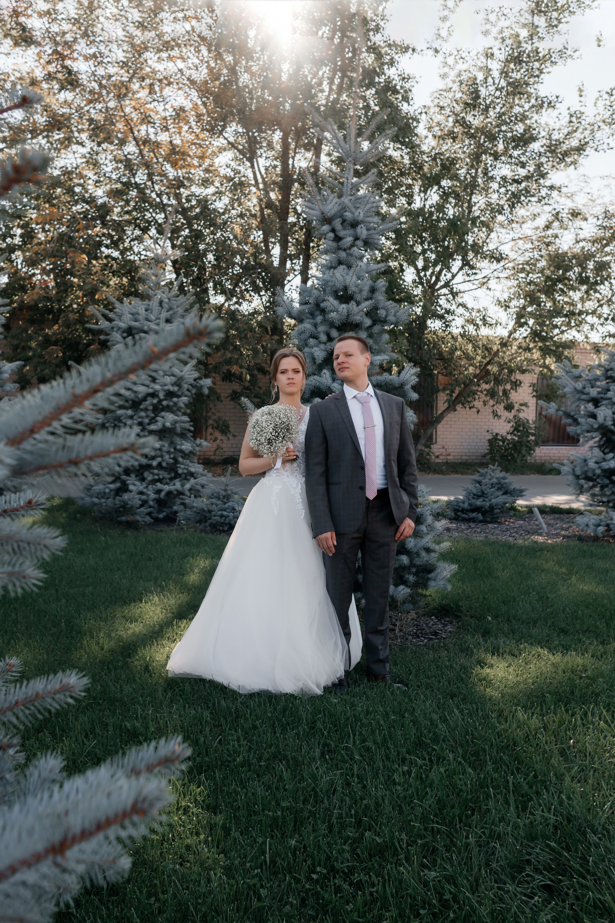 Свадебная прогулка двоих на Стрелке и в автозаводском Парке. И в фотостудии СОЛЬ в Автозаводском районе. Свадебный фотограф и фотограф Love-Store в Нижнем Новгороде Анастасия