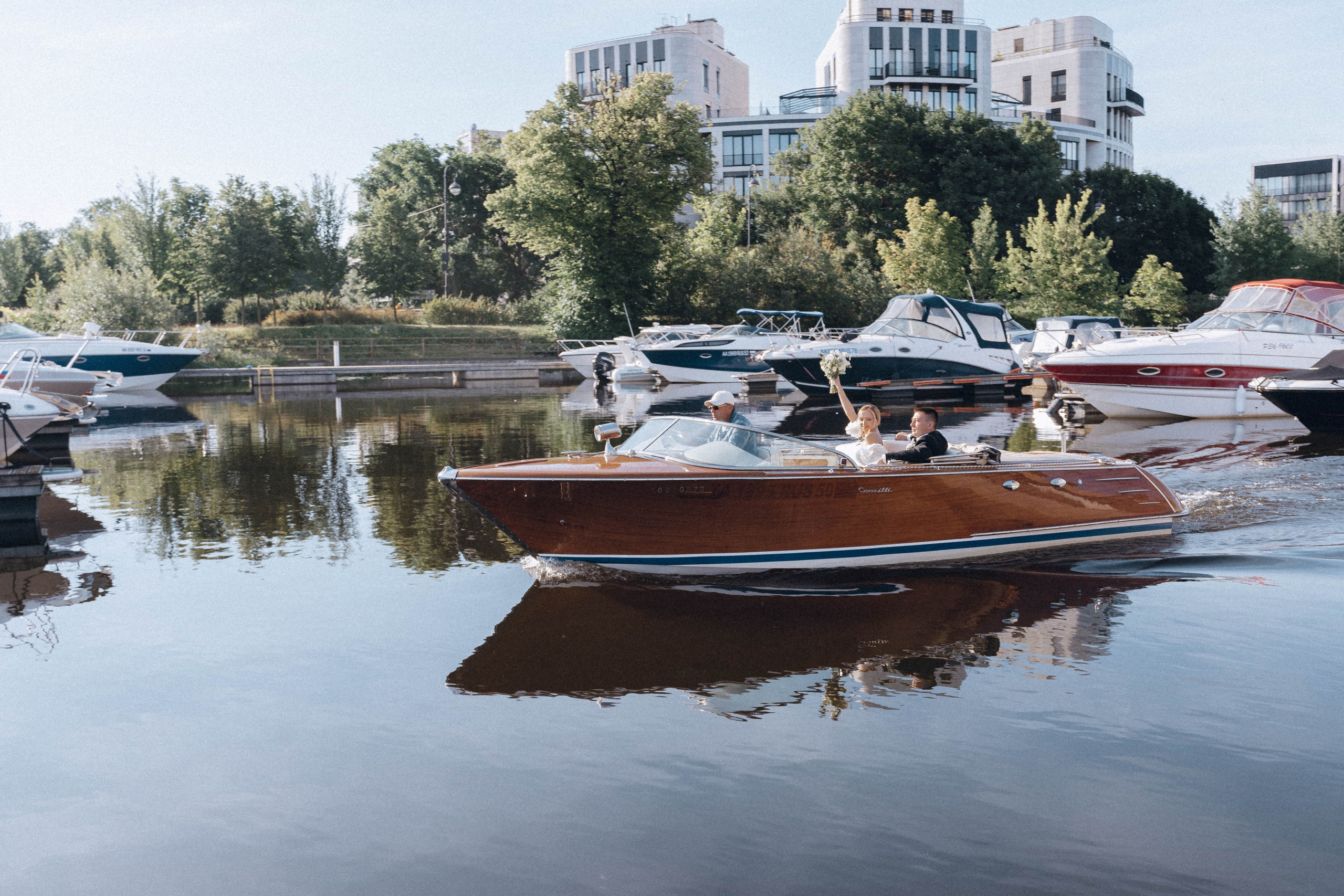 СВАДЕНБНАЯ СЬЕМКА НА КАТЕРЕ ПО КАНАЛАМ САНКТ-ПЕТЕРБУРГА И В АКВАТОРИИ НЕВЫ. Профессиональный фотограф, Санкт-Петербург — Виктория Богомолова