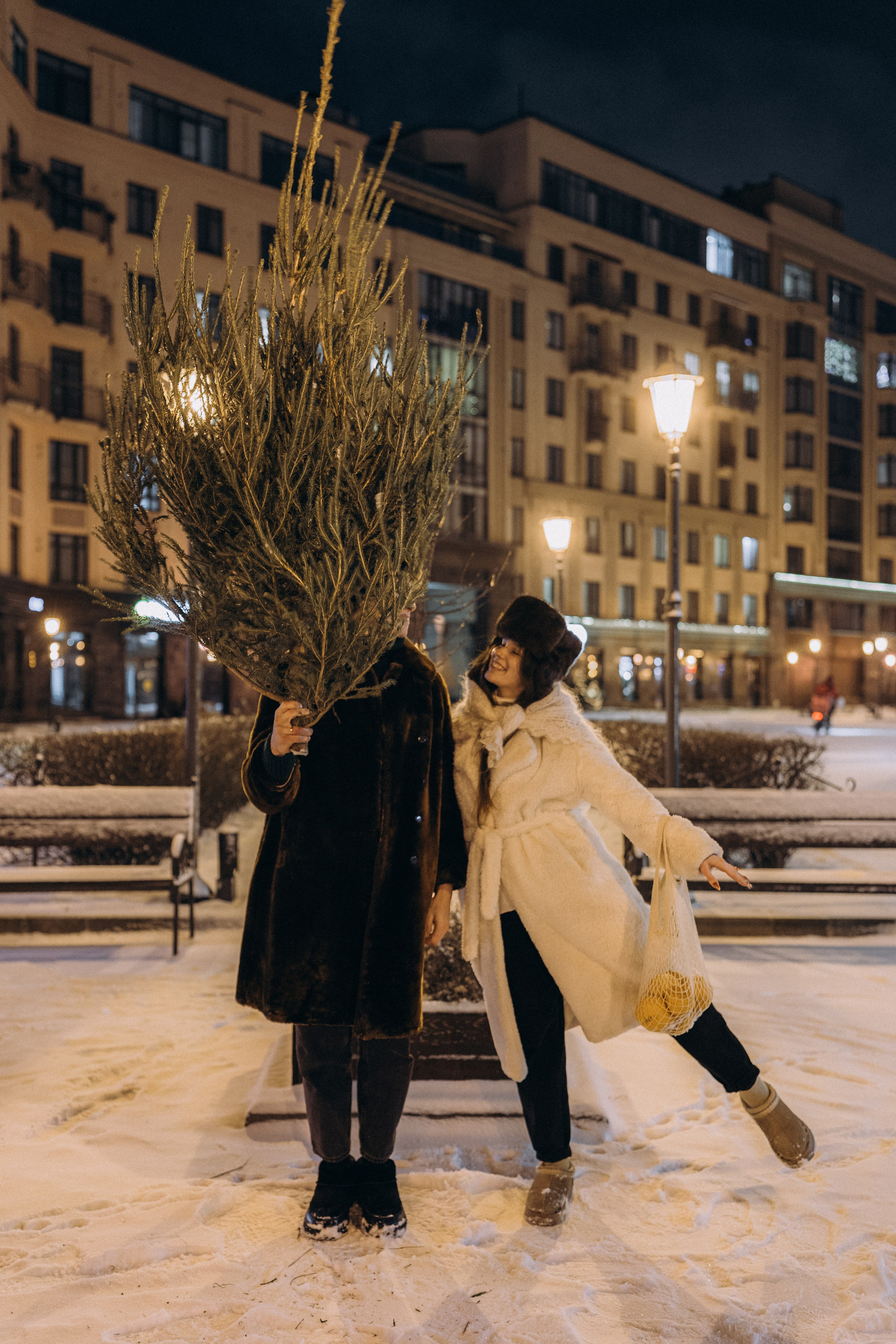 НОВОГОДНЯЯ ПРОГУЛКА ПАРЫ ПО ЧЕРНЫШЕВСКОЙ ПЕРЕД НОВЫМ ГОДОМ. Профессиональный фотограф, Санкт-Петербург — Виктория Богомолова