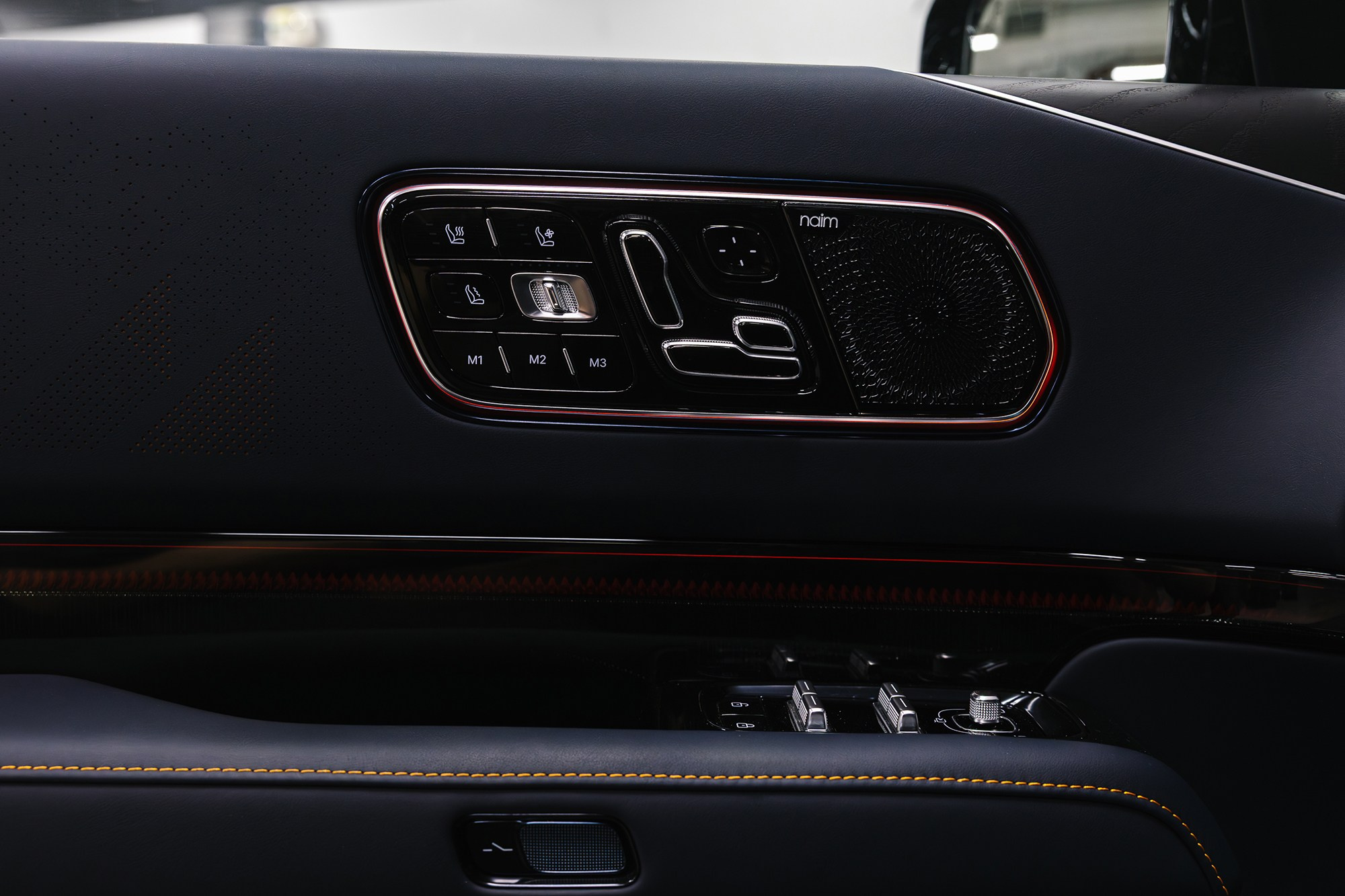 Zeekr 9X 2.0hyb 4WD AT (1401 л. с.) 2025, последовательно-параллельный гибрид, АКПП, 4WD. Автосалон «Х-Авто»