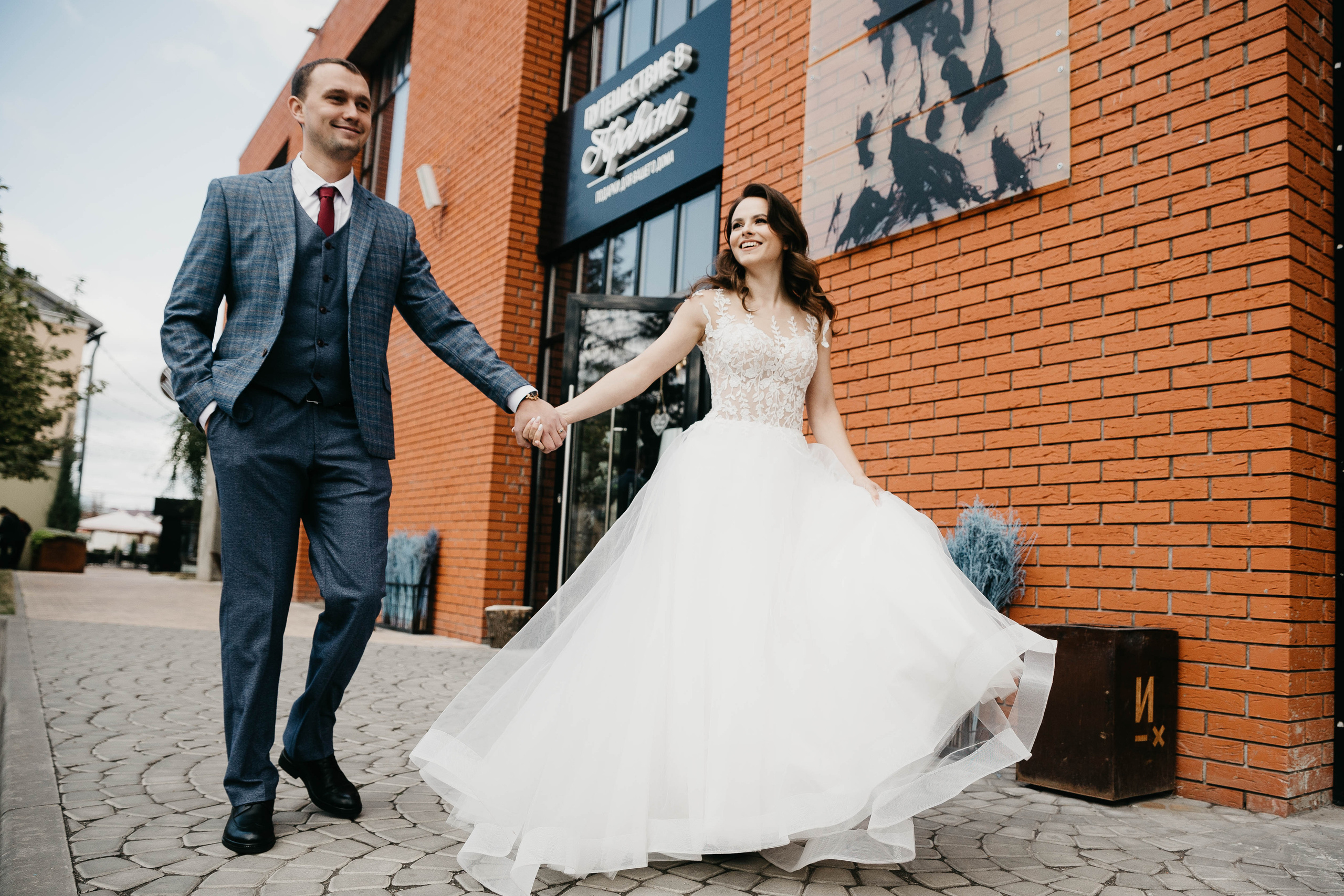 Фотопрогулка на свадьбе в городе. Свадебный фотограф Калуга Москва Диана Румянцева