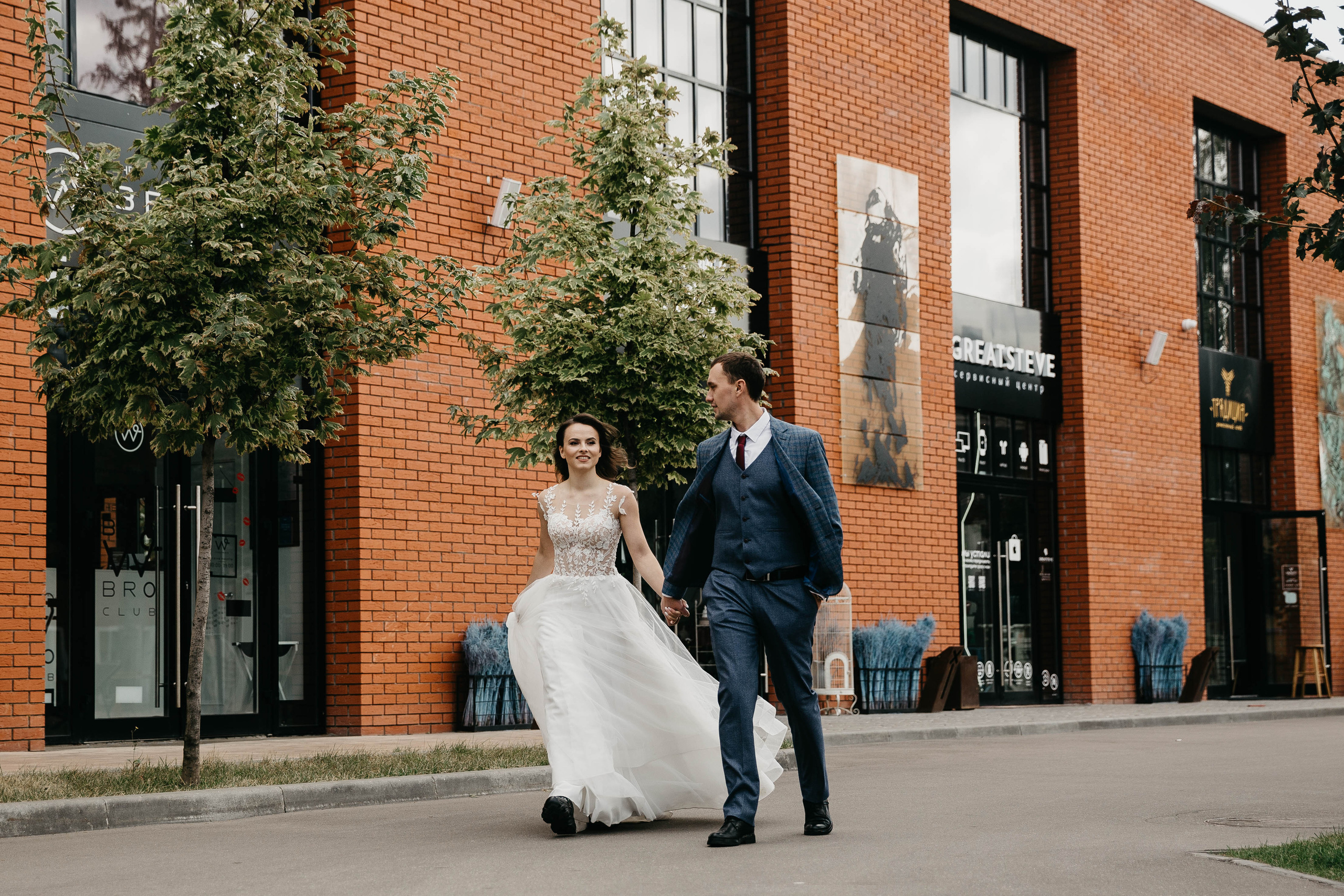 Фотопрогулка на свадьбе в городе. Свадебный фотограф Калуга Москва Диана Румянцева