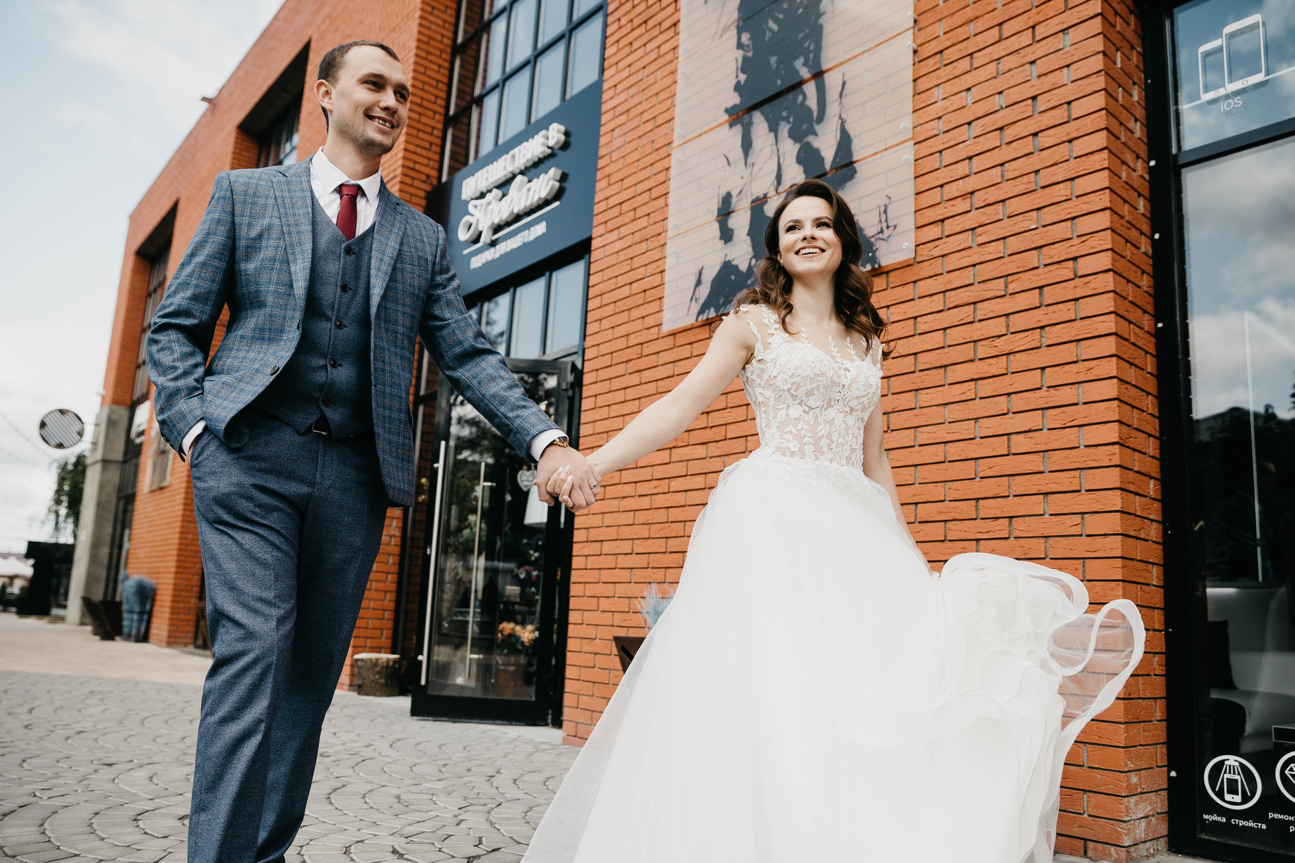 Фотопрогулка на свадьбе в городе. Свадебный фотограф Калуга Москва Диана Румянцева