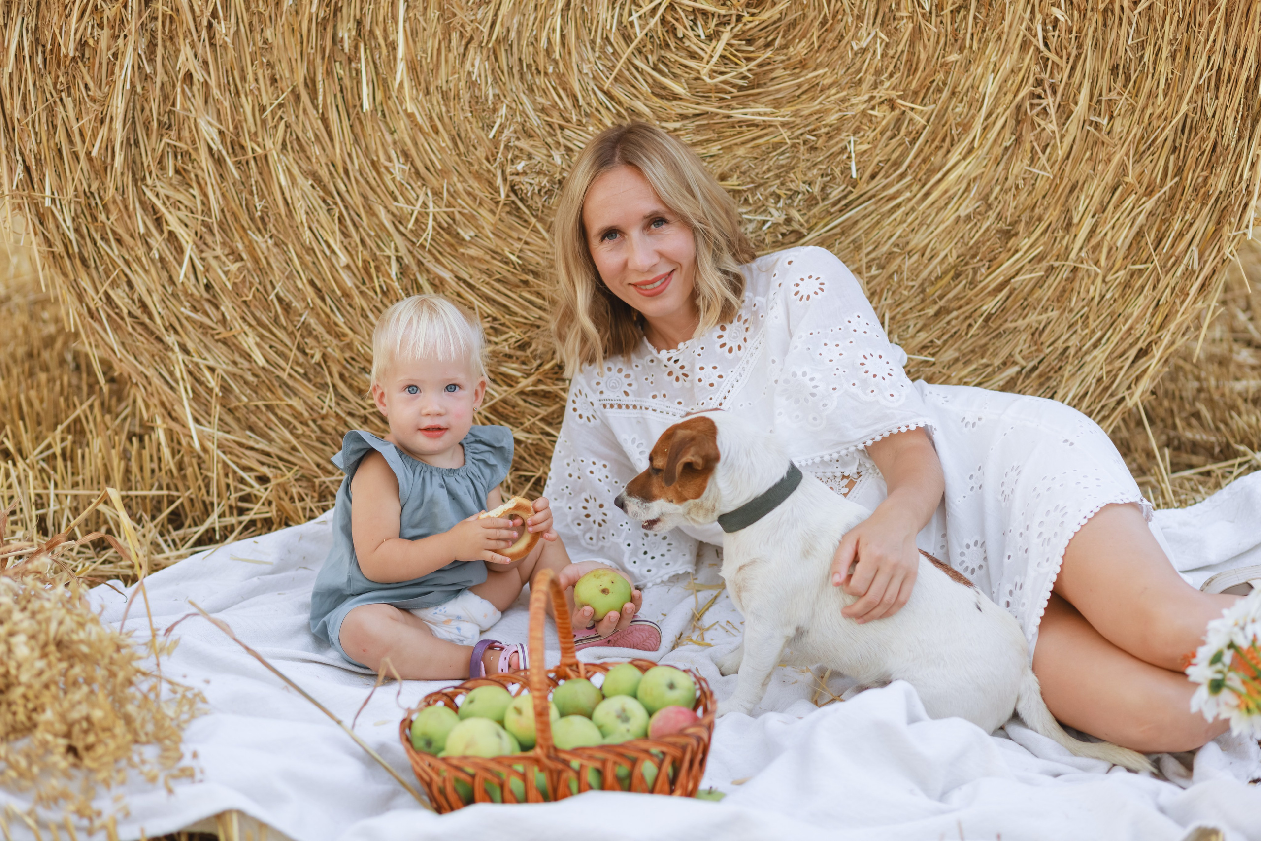 В стогах. Детский и семейный фотограф в Краснодаре Альбина Морозова