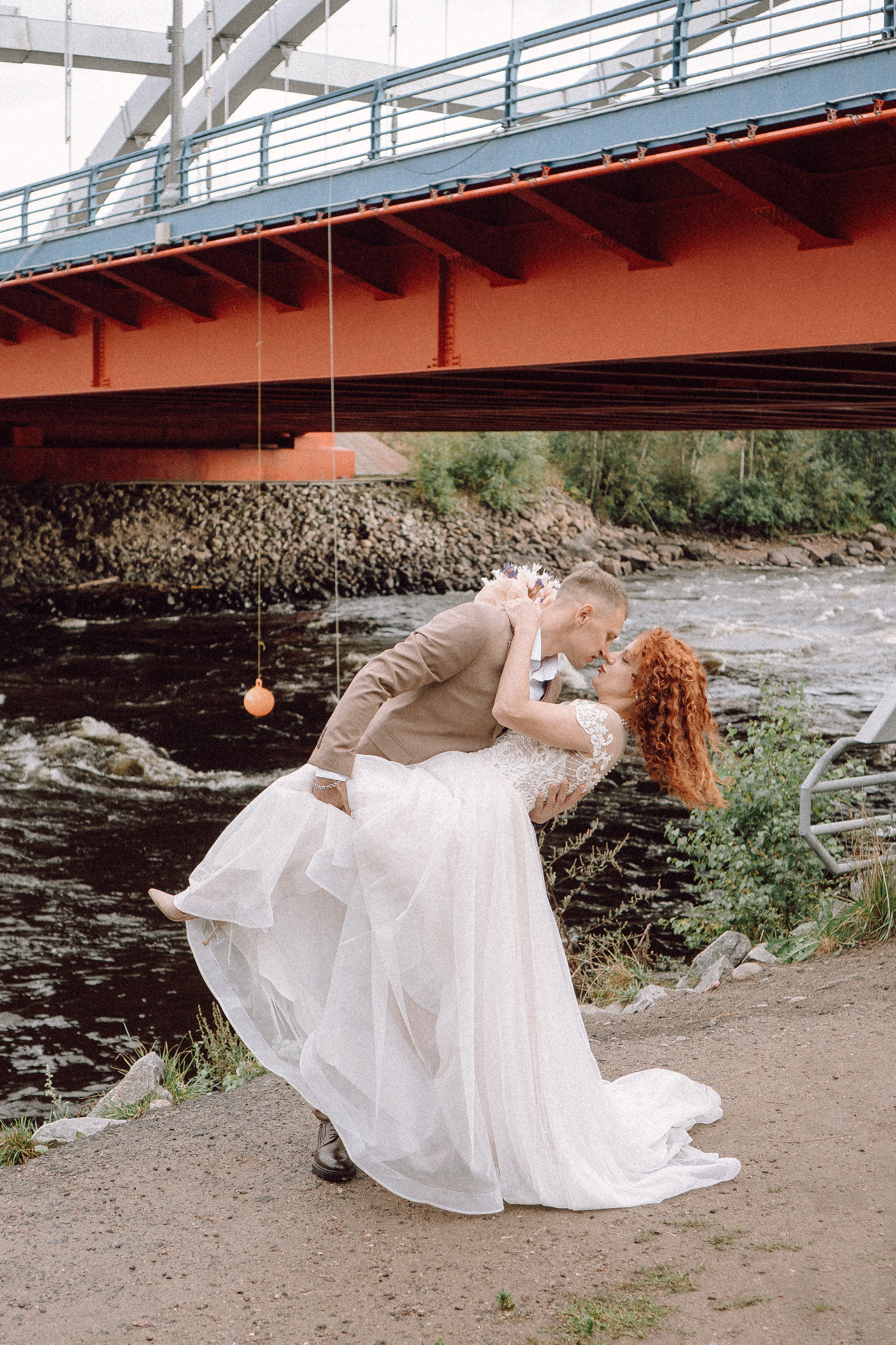 СВАДЕБНАЯ ФОТОСЕССИИЯ ПАРЫ В ГОРОДЕ ПРИОЗЕРСК В СОСНОВОМ ЛЕСУ И С ПИКАПОМ. Профессиональный фотограф, Санкт-Петербург — Виктория Богомолова