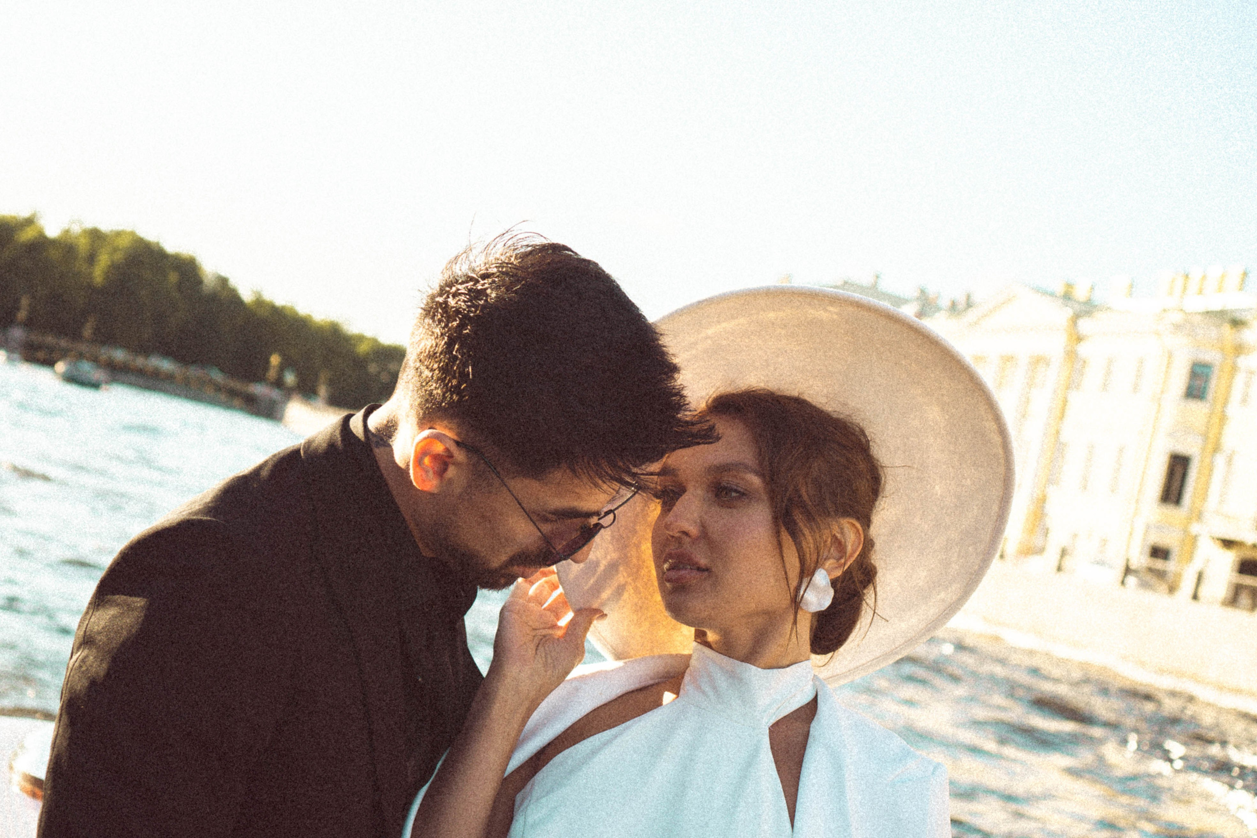 СВАДЕНБНАЯ СЬЕМКА НА КАТЕРЕ ПО КАНАЛАМ САНКТ-ПЕТЕРБУРГА И В АКВАТОРИИ НЕВЫ. Профессиональный фотограф, Санкт-Петербург — Виктория Богомолова