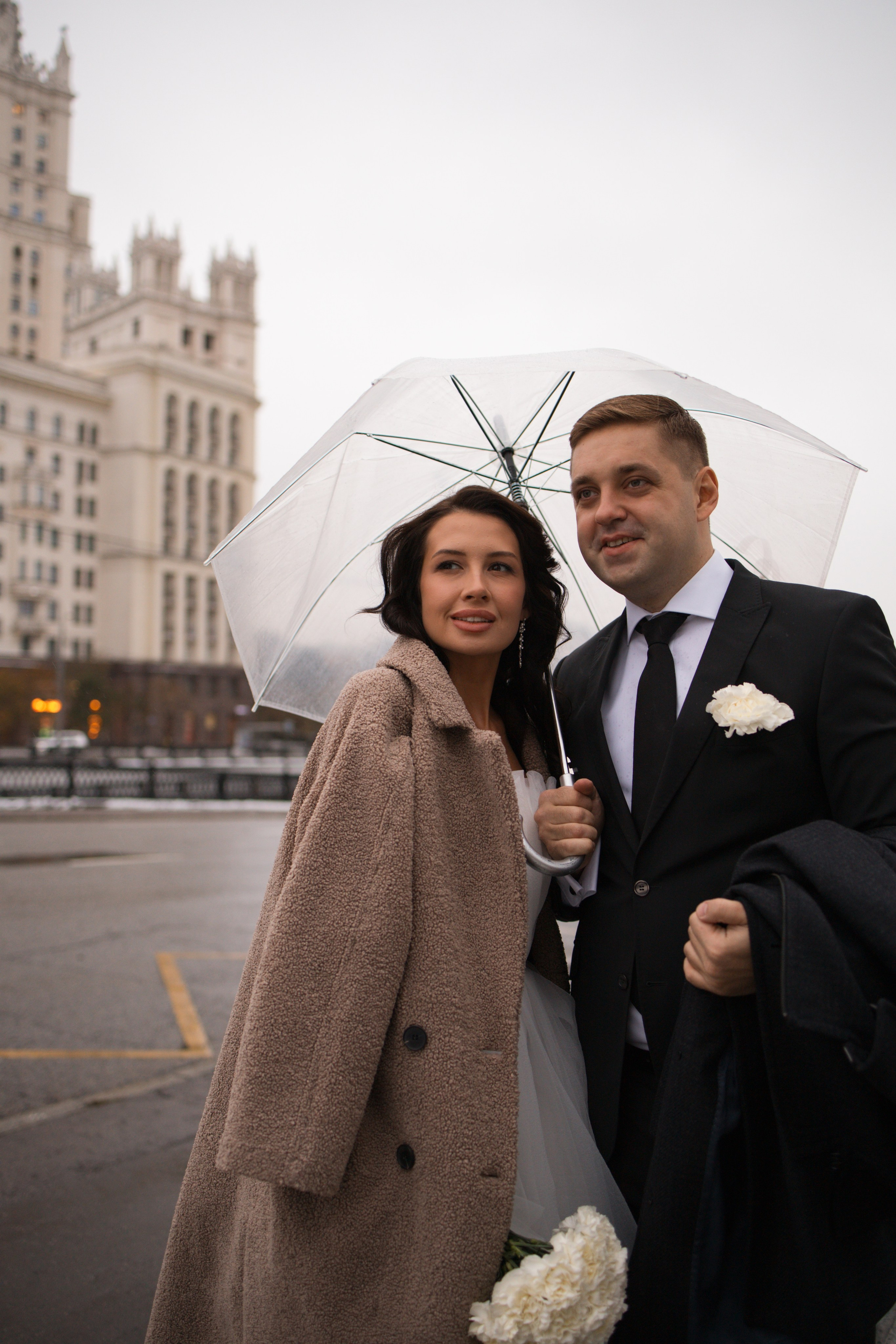 Свадебная прогулка осенью и зимой. Свадебный фотограф в Москве Аля Загирова