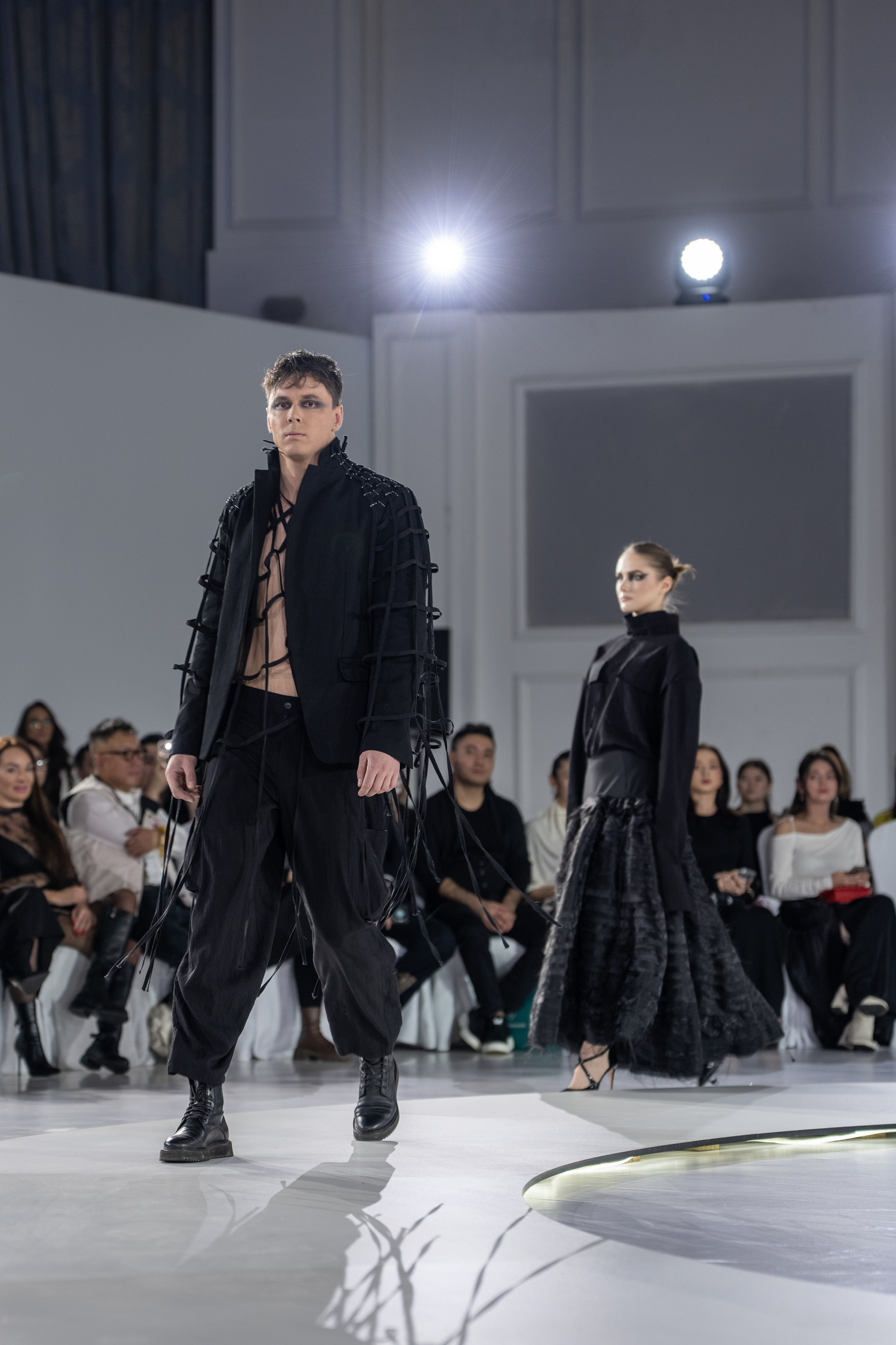 Dwsigner Nazar Almazbekov. Сайт Алматинского НЮ АРТ, будуар и фэшн фотографа Дениса Карпенко