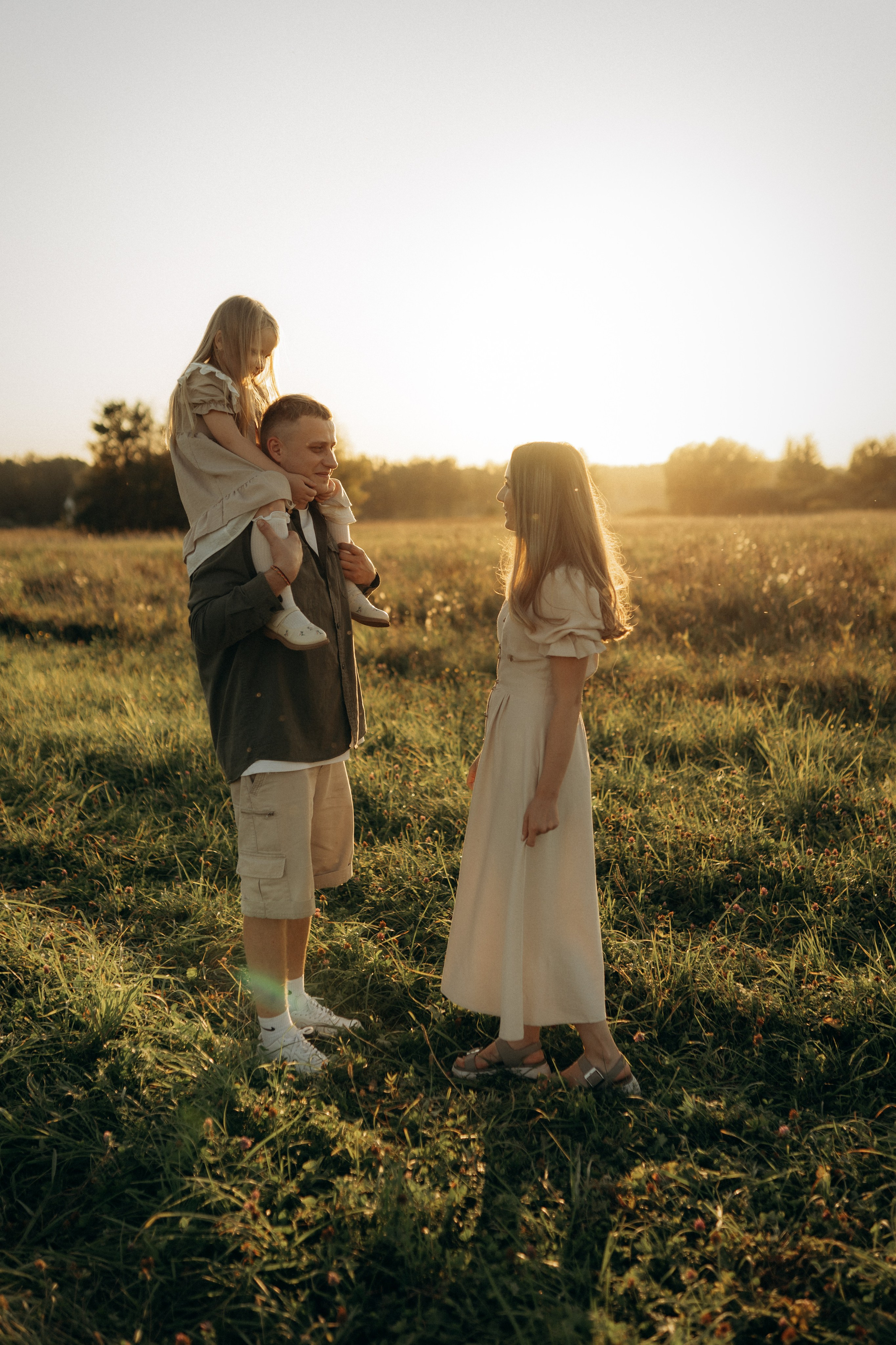 Летний вечер в поле. Семейный lifestyle фотограф в Москве Рената Рафикова