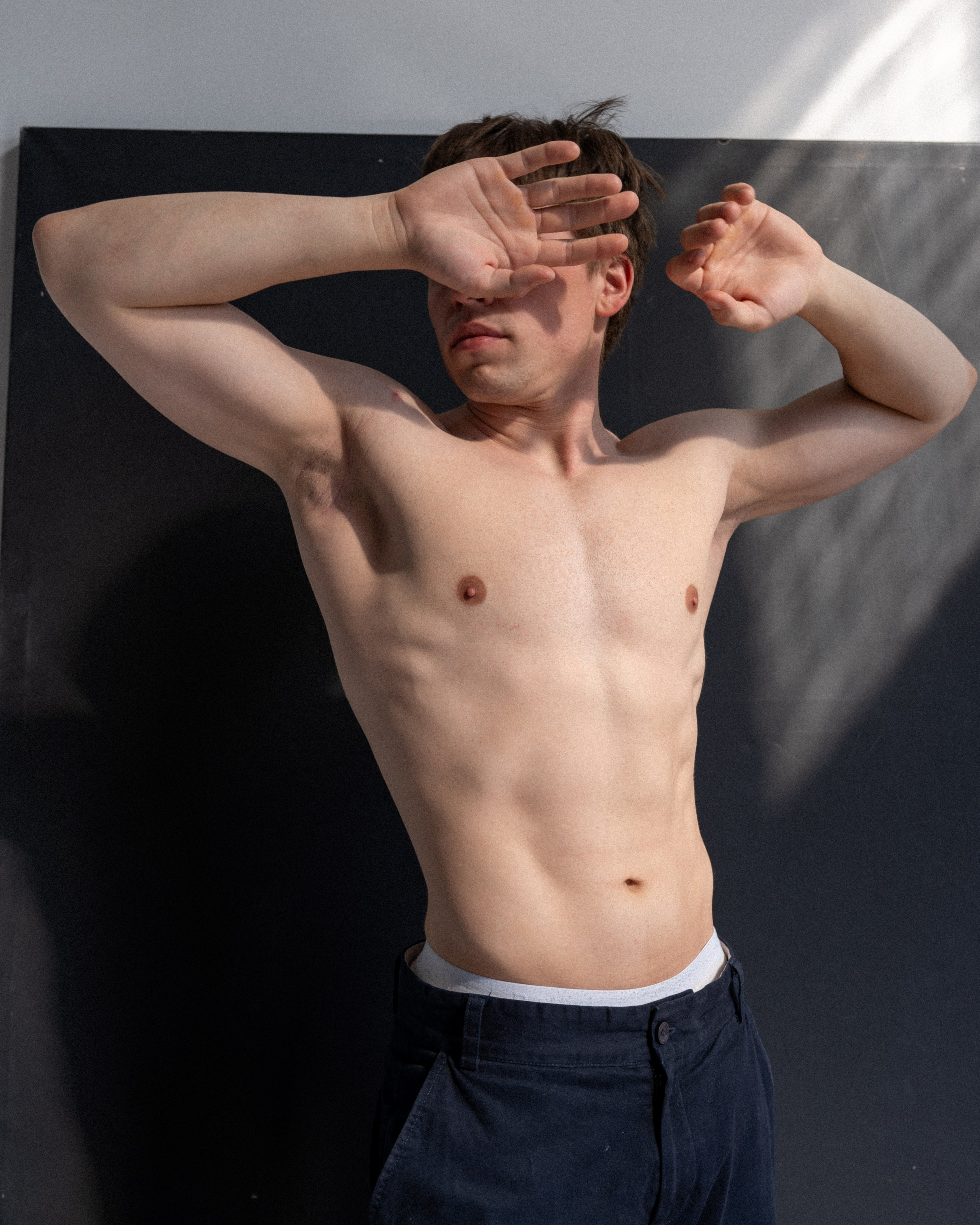 Мужской портрет в студии. Фотограф Елизавета Потешкина