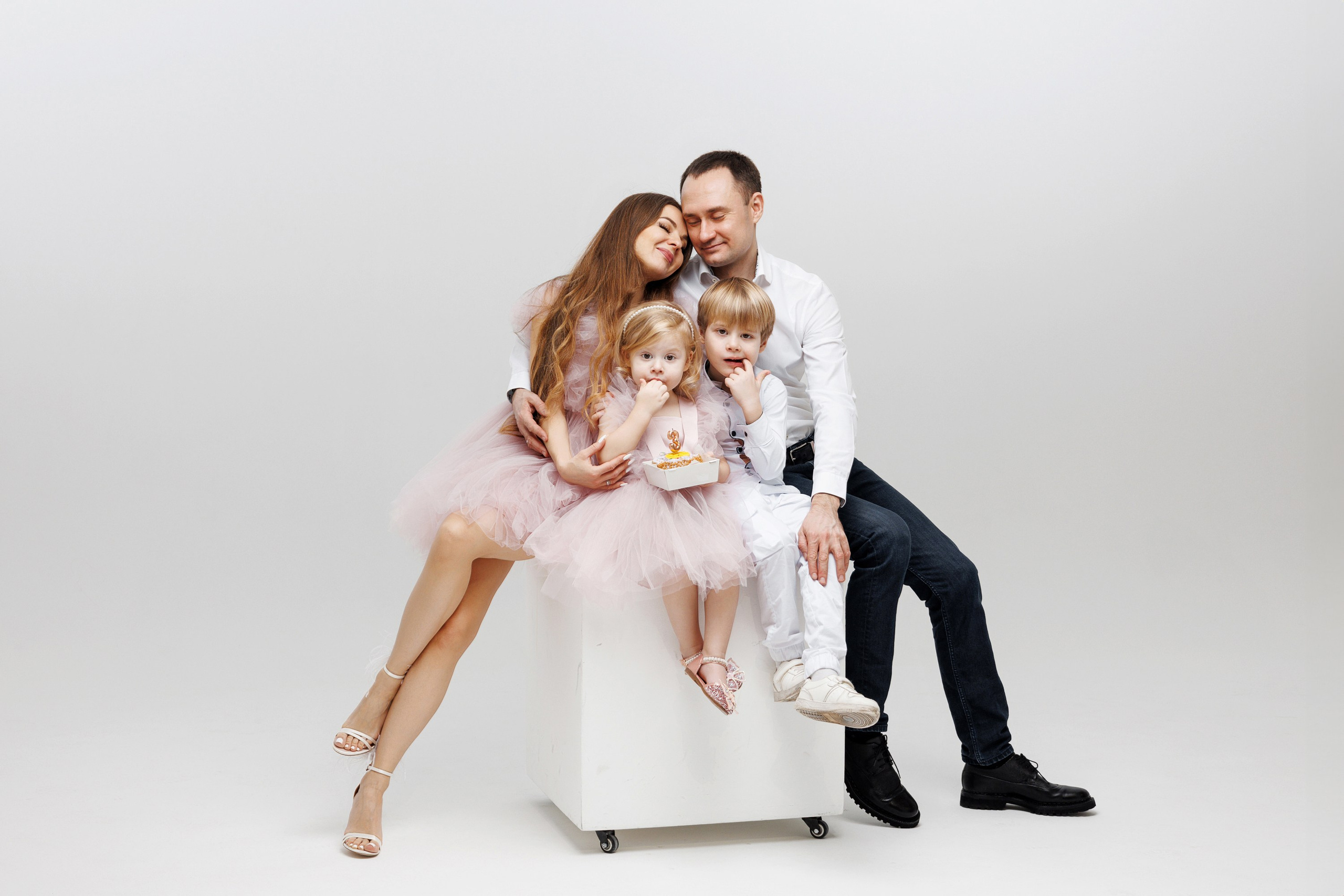 Съемка Дня Рождения Алисы в фотостудии CROSS-STUDIO зал IDEAL. Свадебный и семейный фотограф в Москве и МО Елена Агапова