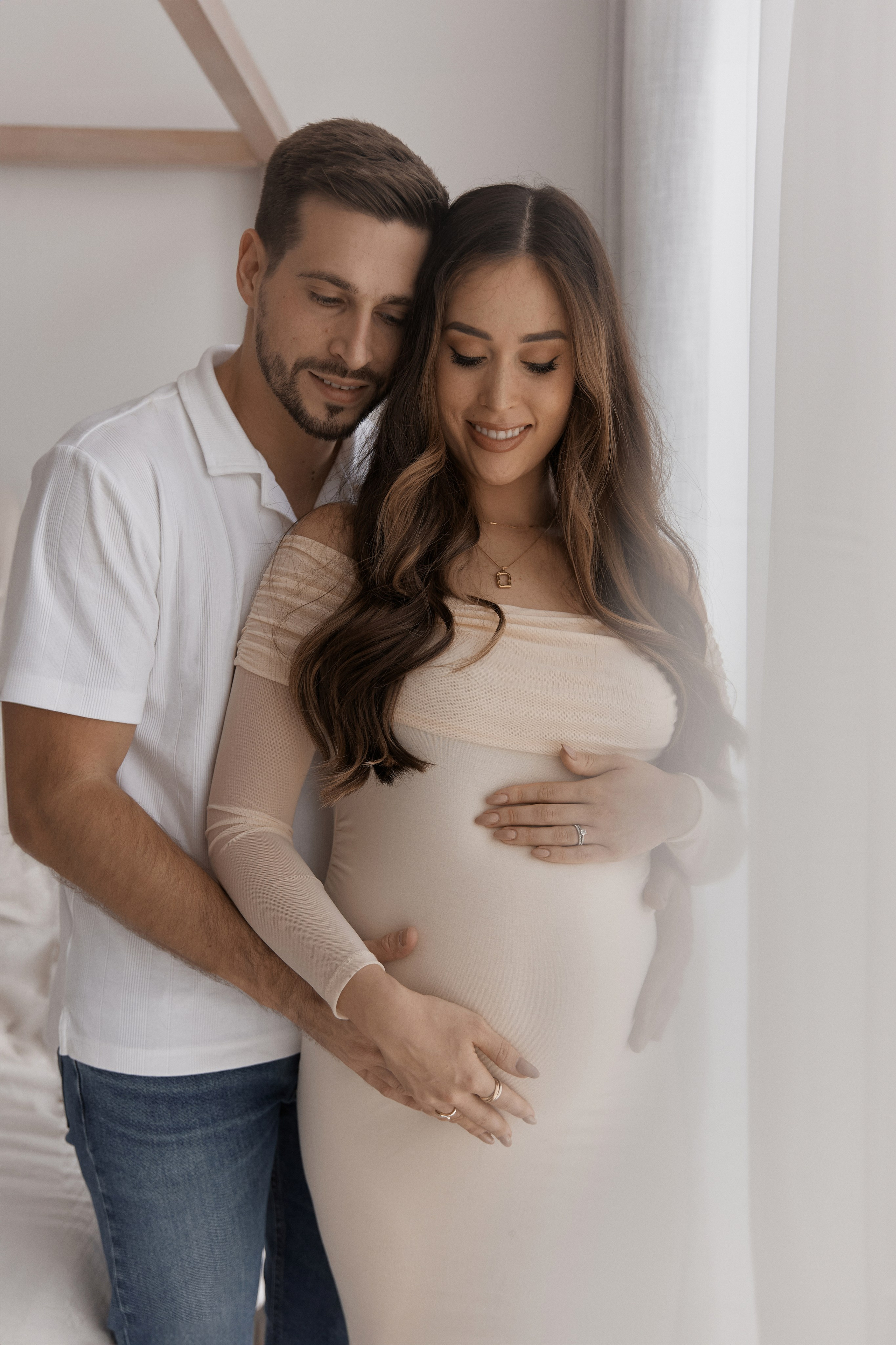 Cozy Pregnancy Photoshoot Dubai | At-Home Comfort