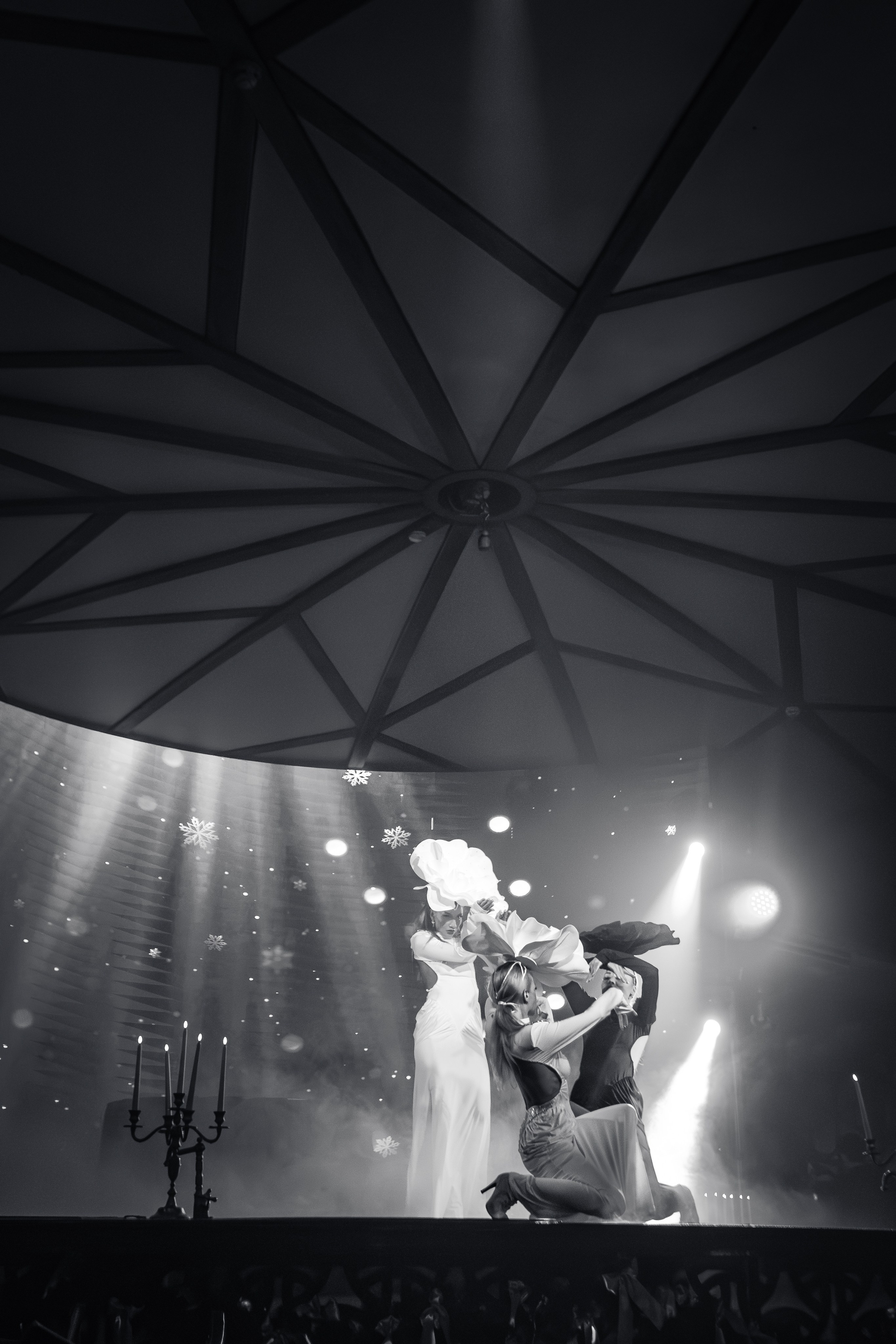 Новогодняя шоу-программа «MAGIC TIME» в PTIZZA BAR_Ялта_31.12.2025. Аминов Руслан | Фотограф