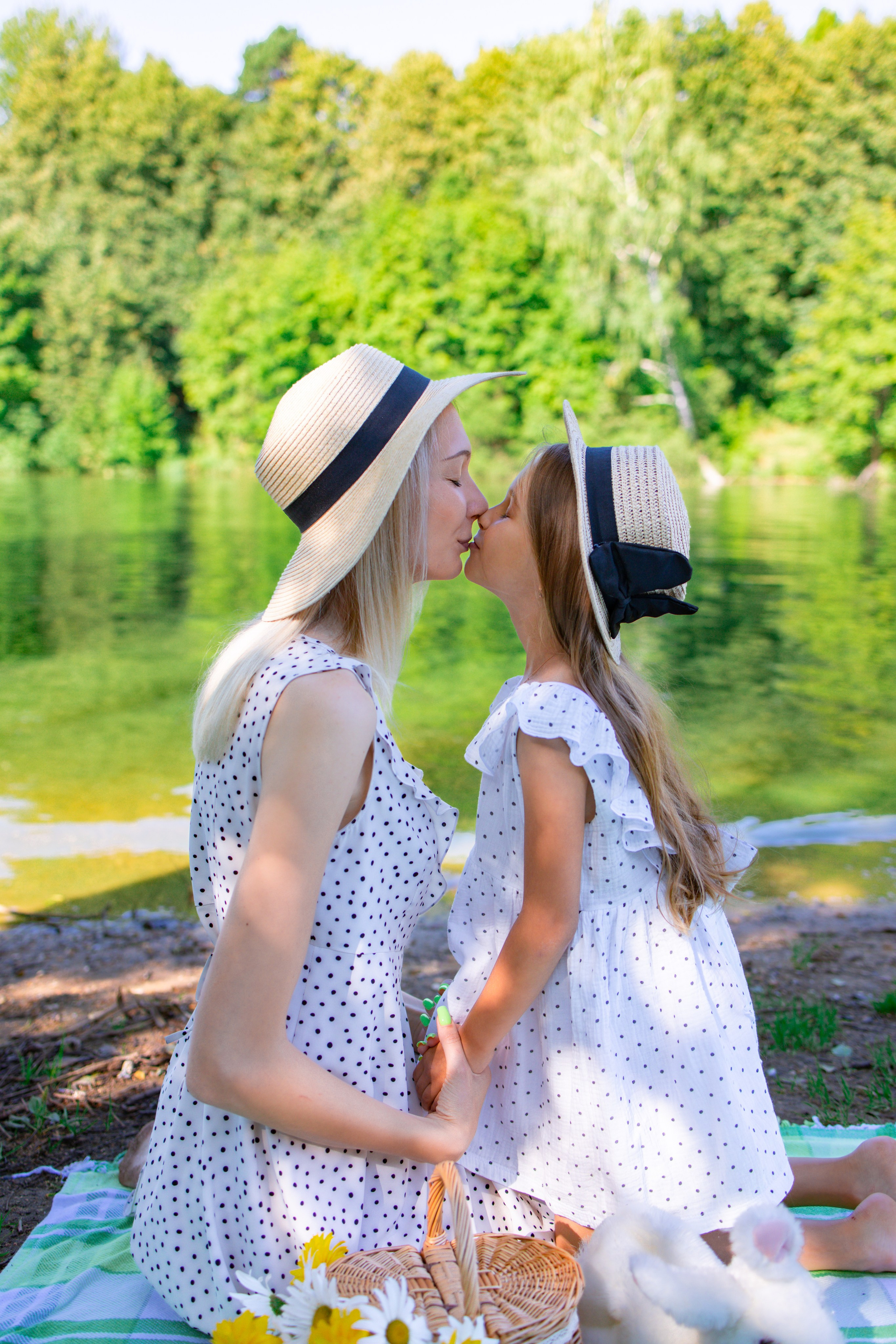 Настя и Катя пикник. Оксана Ромашкина- семейный и ньюборн фотограф из Москвы