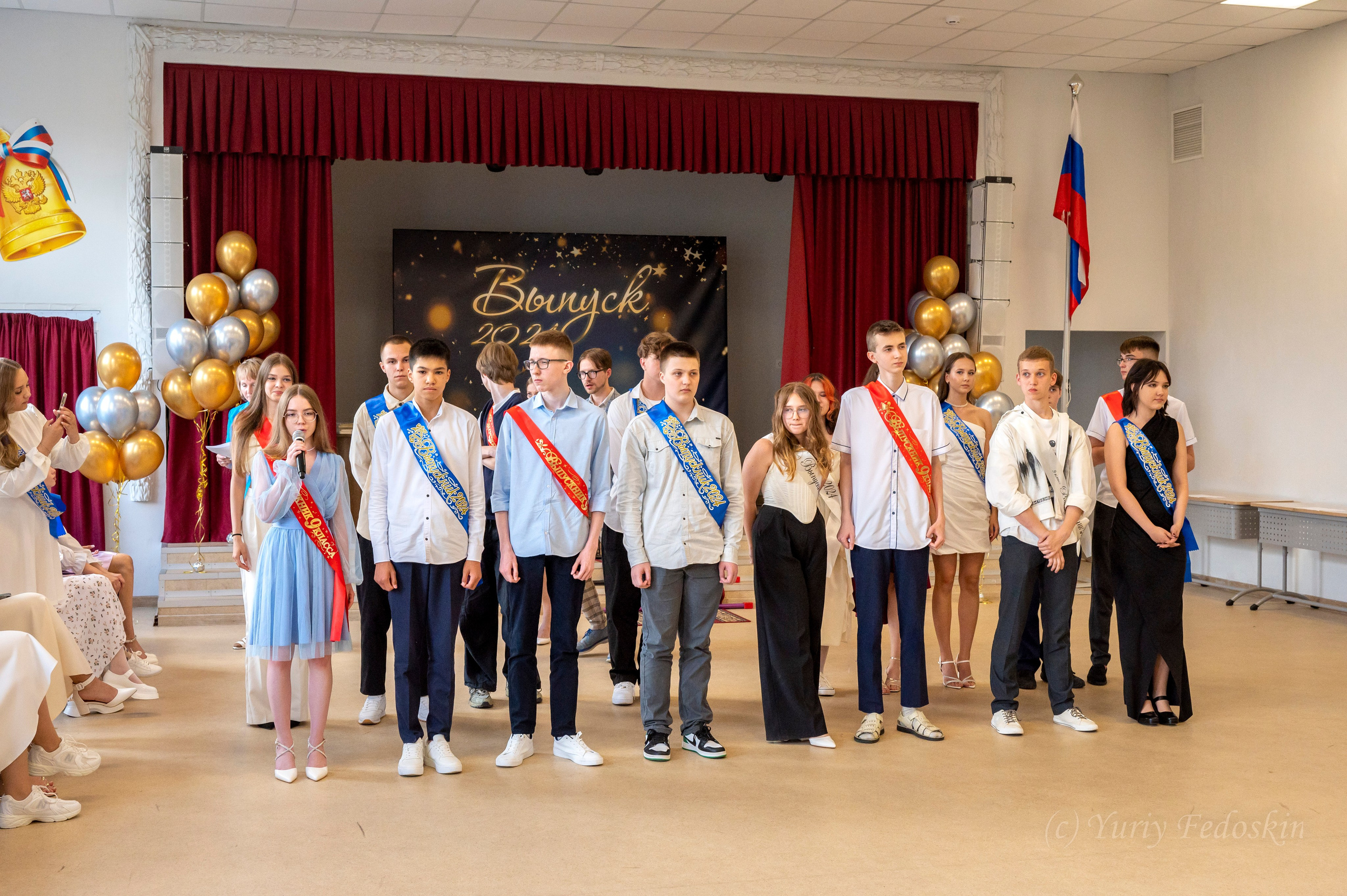 Репортаж о выпускном 9 классов в школе № 7 города Королёва, 26.06.24г. Профессиональный фотограф интерьеров в Москве Юрий Федоскин