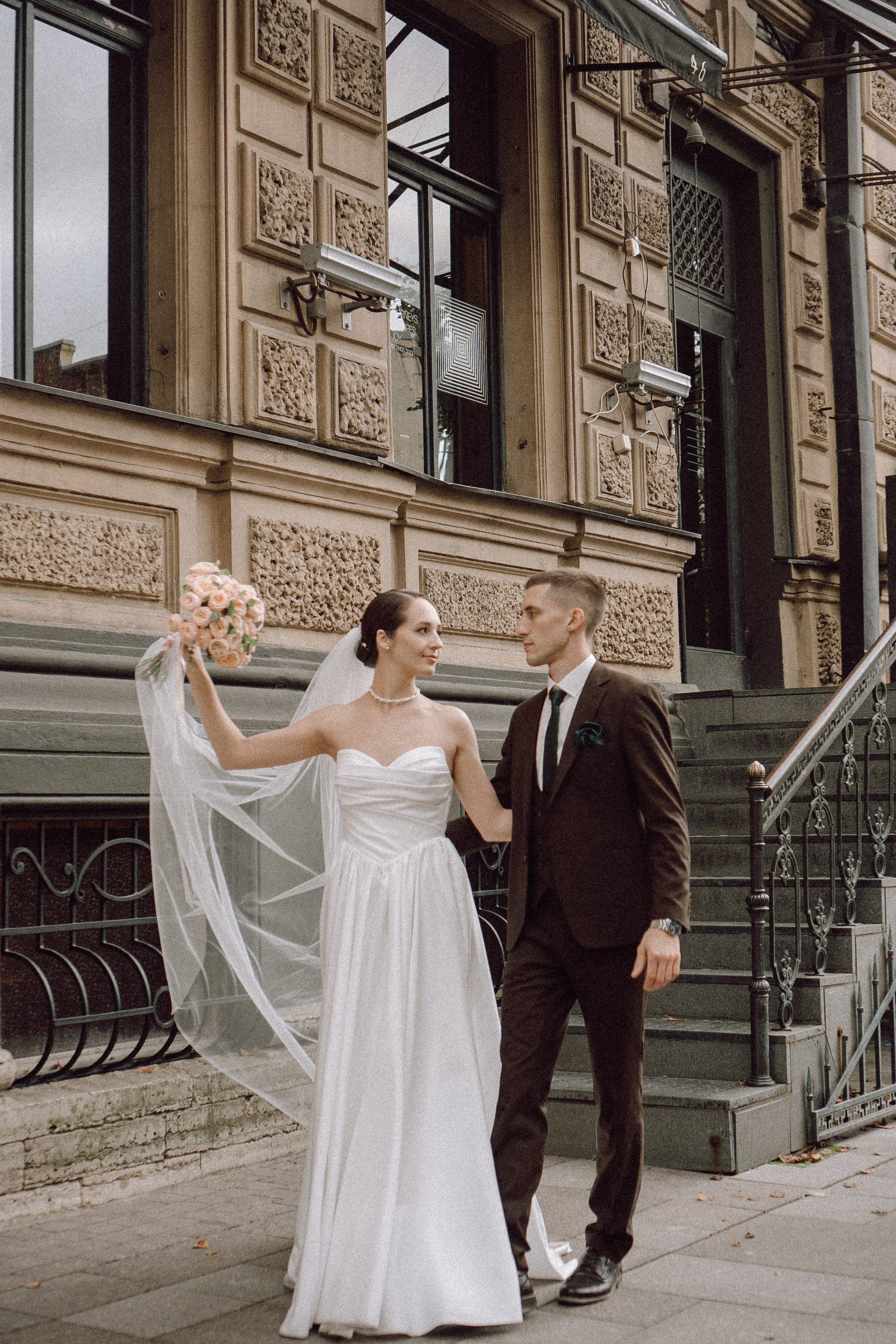 СВАДЕБНАЯ ПРОГУЛКА В САНТК-ПЕТЕРБУРГЕ (ИСАКИЕВСКИЙ СОБОР, ЗИМНЯЯ КАНАВКА, ЭРМИТАЖ И БОЛЬШАЯ МОРСКАЯ УЛИЦА). Профессиональный фотограф, Санкт-Петербург — Виктория Богомолова