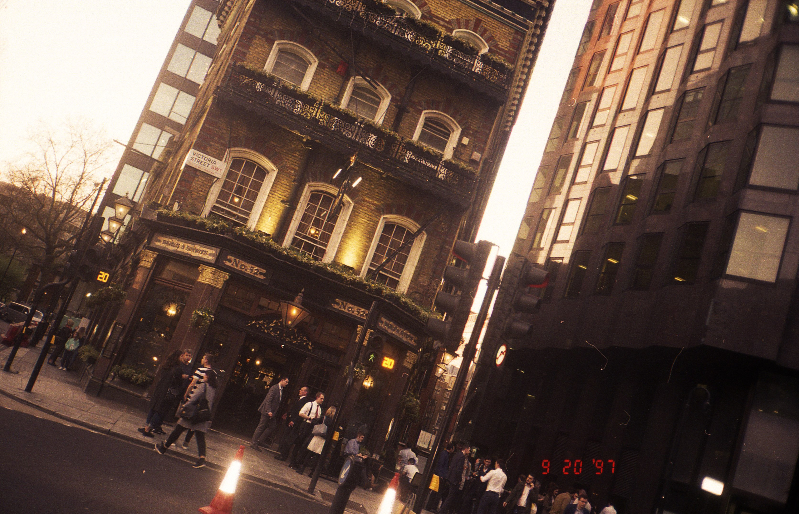 Analog London. Iraogo