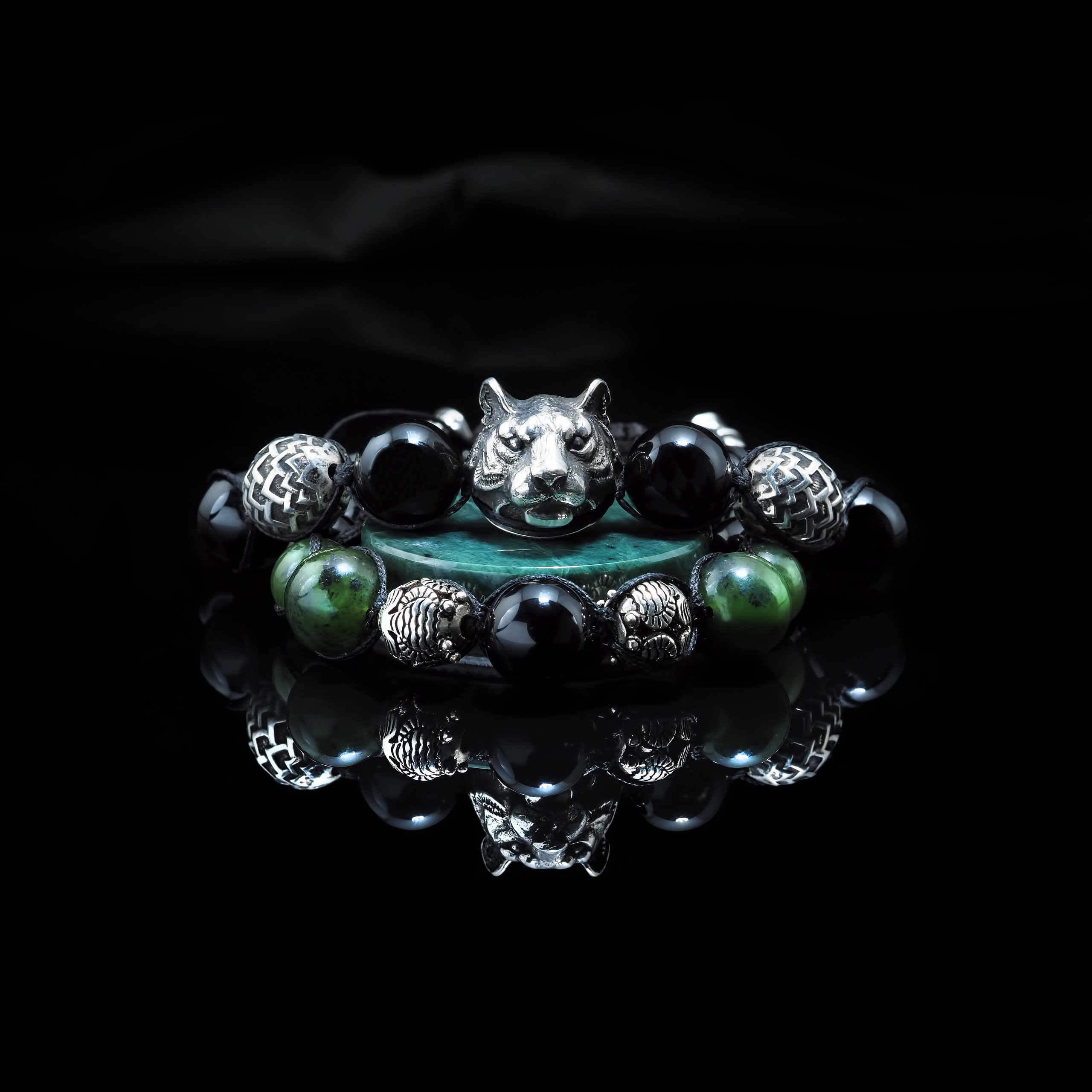 Профессиональная ретушь фотографий украшений на шею и браслетов | Студия SVITHART