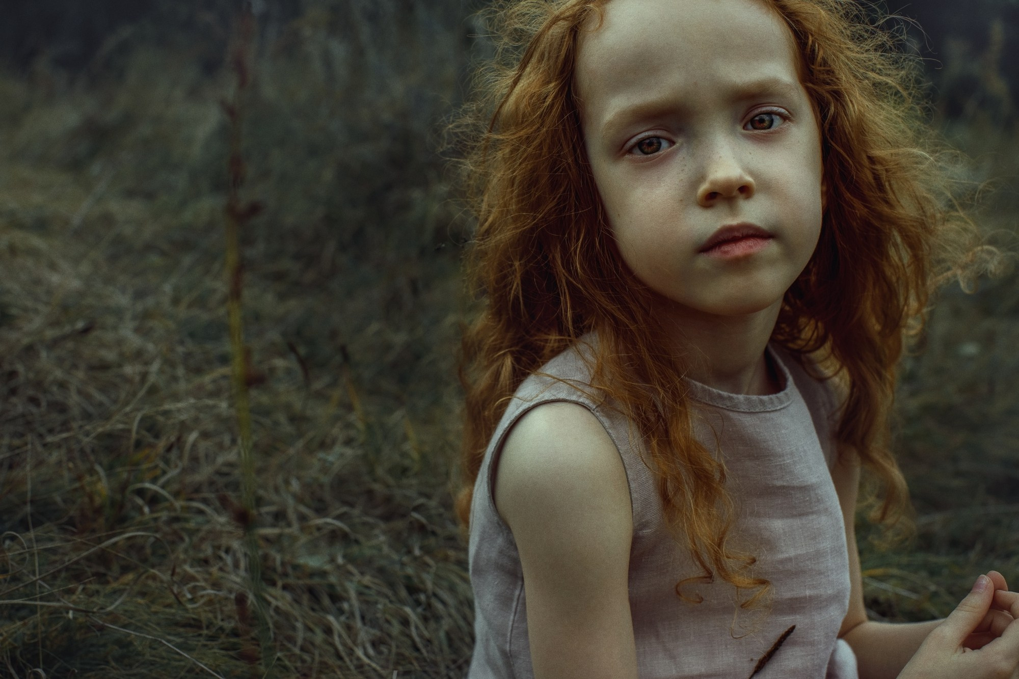 детский портрет, фото ребенка на природе, детская фотосессия, красивая детская фотография, спокойный портрет ребенка