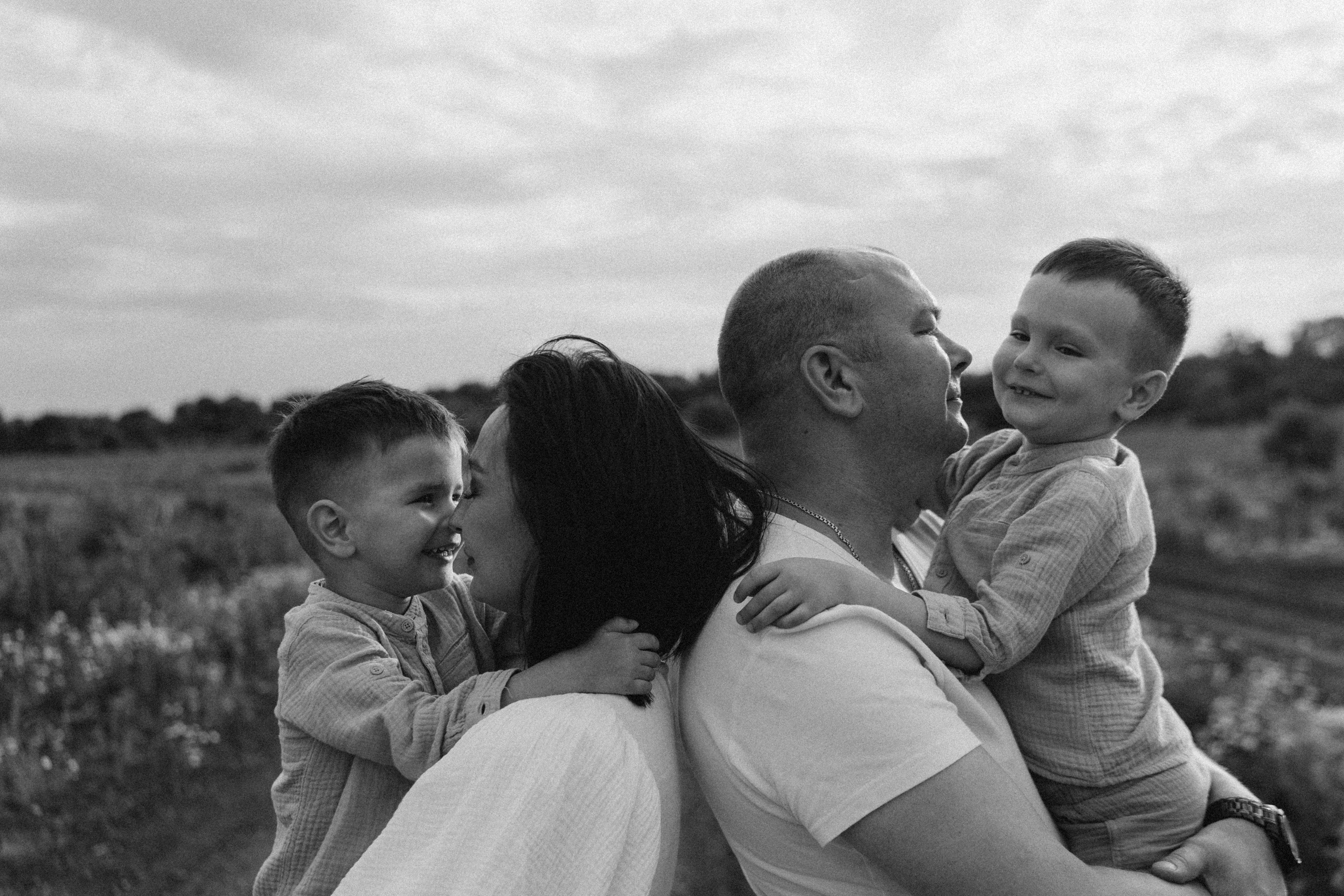 Лето. Ромашки. Семья. Семейный и домашний фотограф в Уфе Ирина Гарасюта