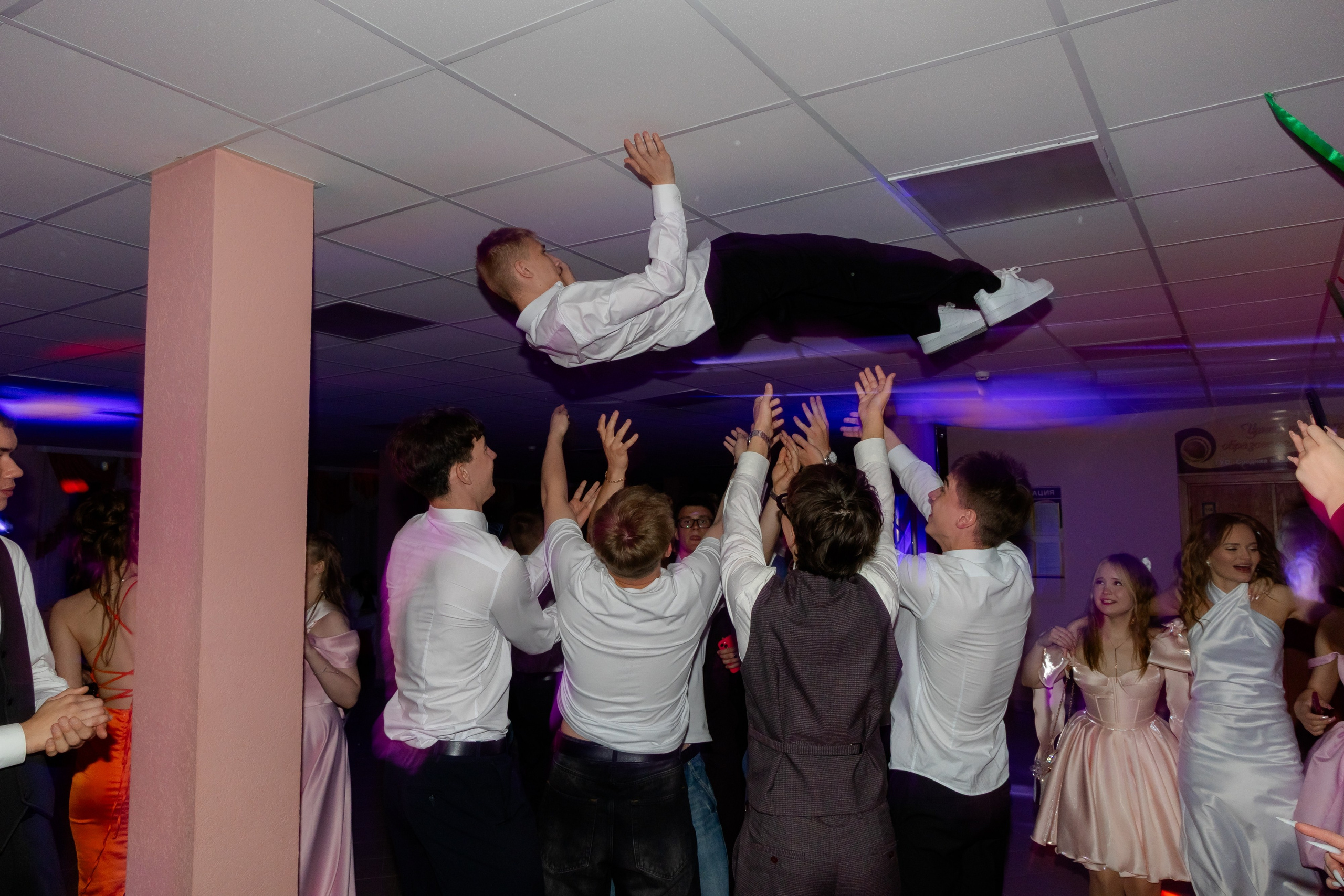 Школьный выпускной 2025 год в Минске, Беларуси. Свадебный фотограф в Минске/Беларуси Сергей Спиридонов