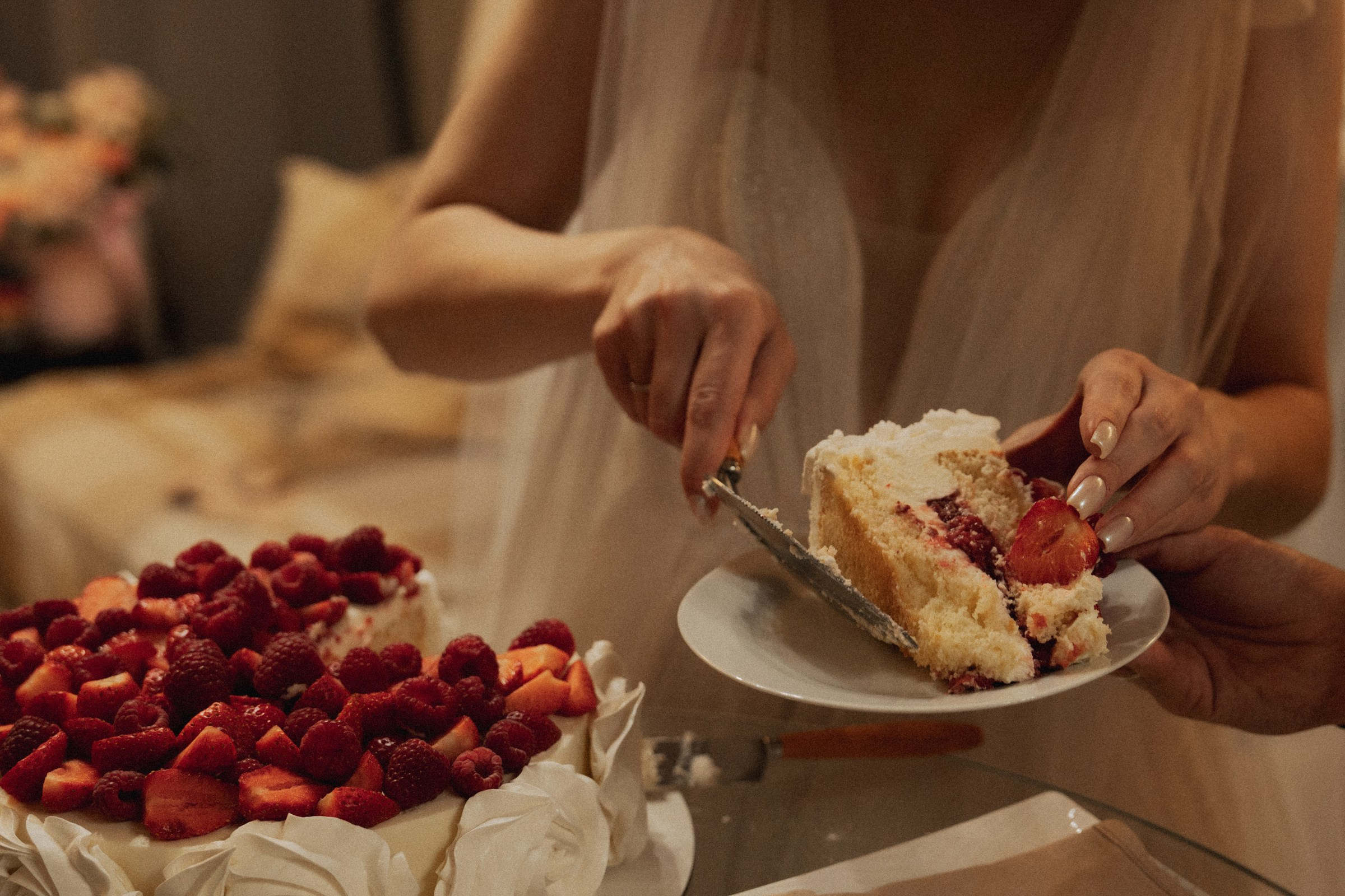 Д ♡ Е — Пушистая верность и клубника на торте. Свадебный и портретный фотограф в Москве, Светлана Янковая