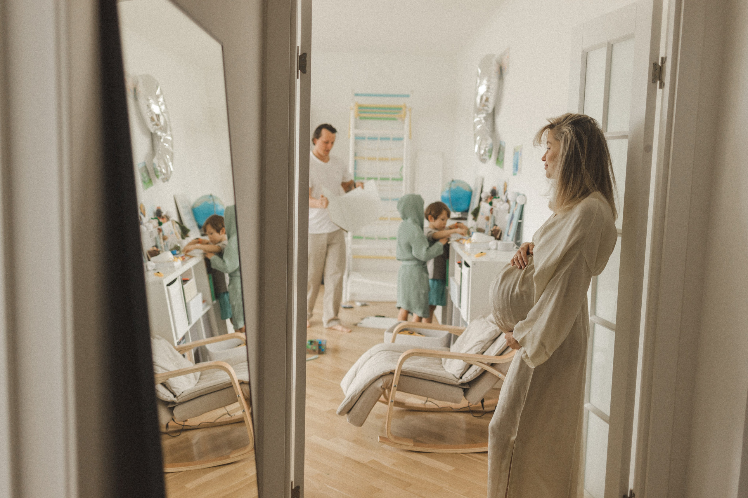 Катя, Паша, Валера и Родион ждут братика. Семейный фотограф в Москве