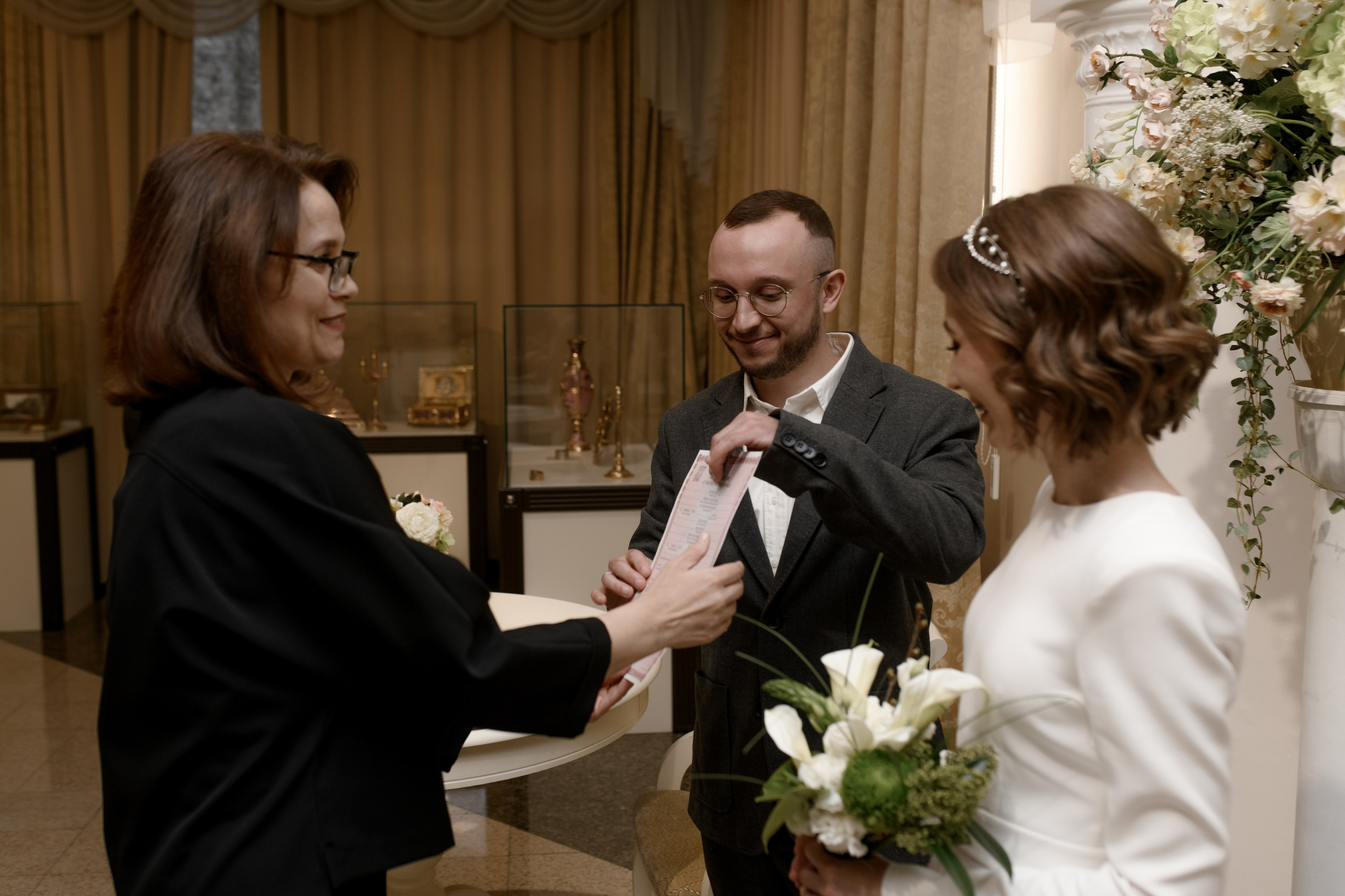 Регистрация Анастасии и Никиты — Краеведческий музей. Свадебный фотограф Екатеринбург/Челябинск — Любовь Волохова