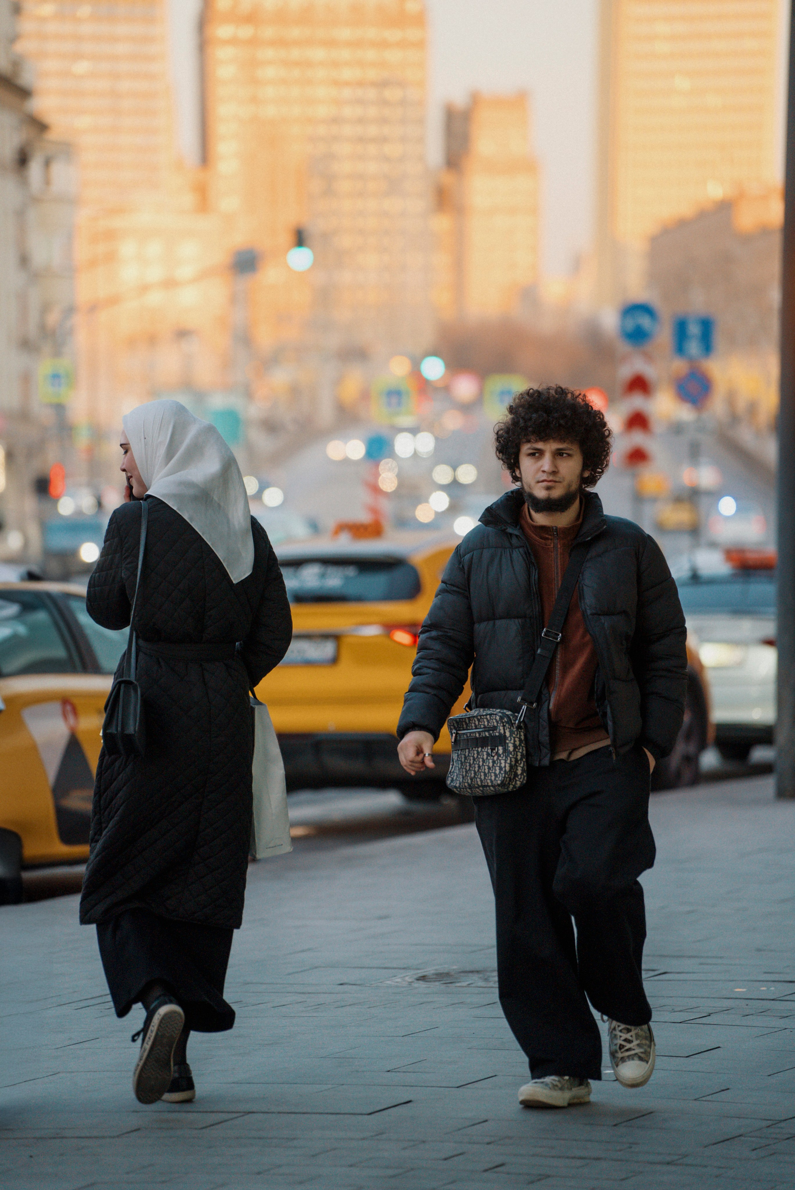 2025. Стрит-фотография, полная абсурда, идиотизма и красоты