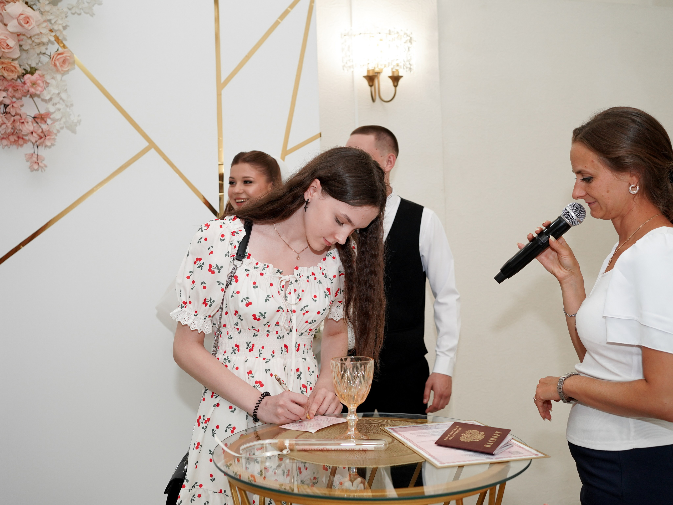 Свадебная фотосессия в Пролетарском ЗАГСе. Свадебный фотограф в Ростове-на-Дону. Таинство Крещения и Венчания, семейные фотосессии. Алёна Чёботова