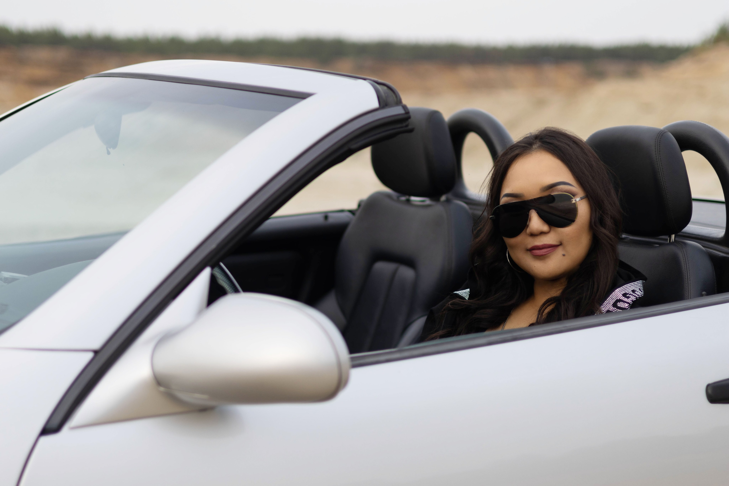 Девушка в машине. Фотограф Якутск Зоя Николаева