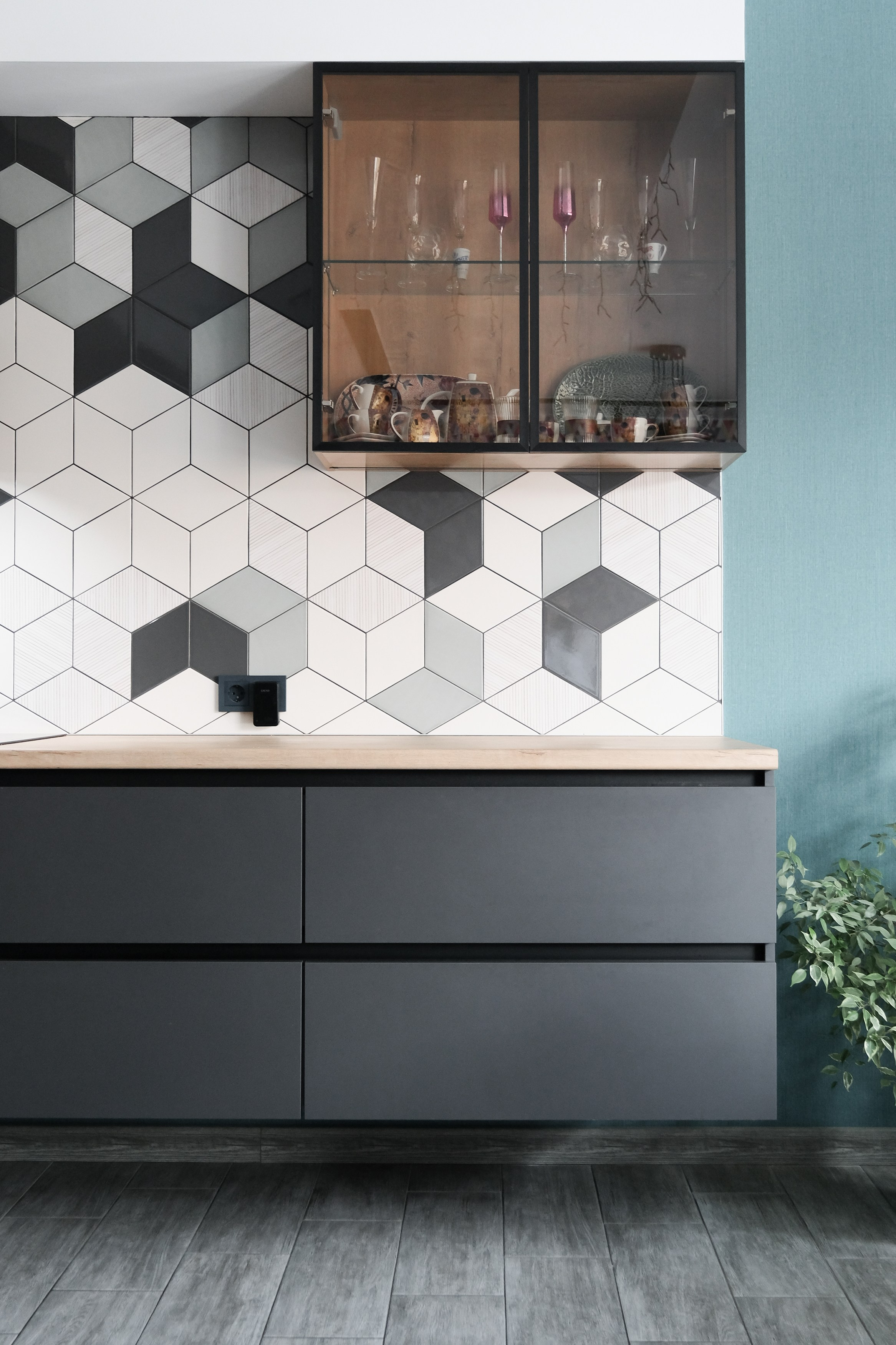 Кухня в Томске на заказ в Академгородке Таунхаус. Мебель на заказ. ГУДРУМ — Мебель на заказ в Томске | Кухни | Шкафы | Стулья и Столы