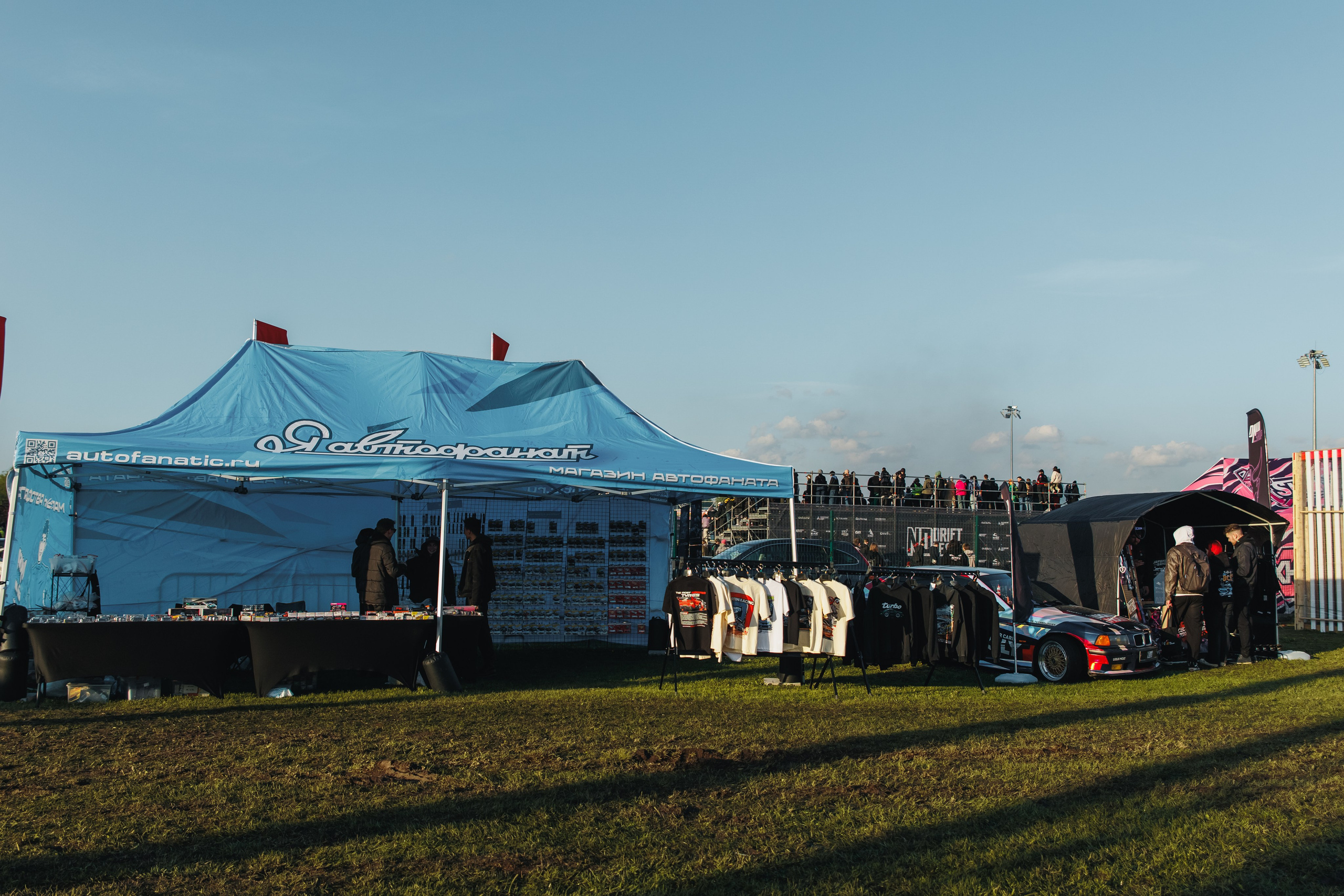 Выставка и дрифт машин. Репортажный фотограф. Москва. Алина Ланская