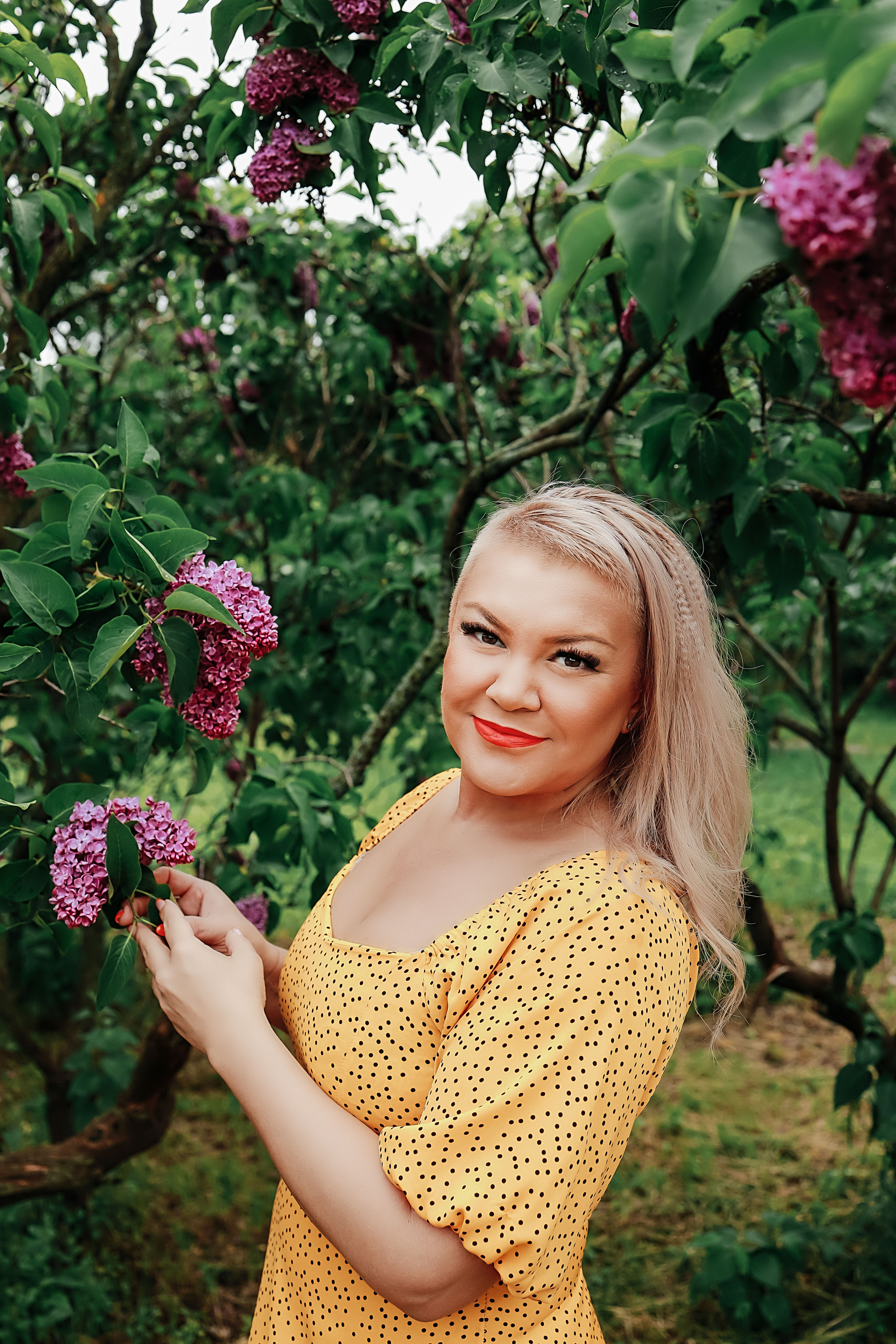 Фотосессия в сирени. Иванова Ирина Свадебный и семейный фотограф г. Уфа