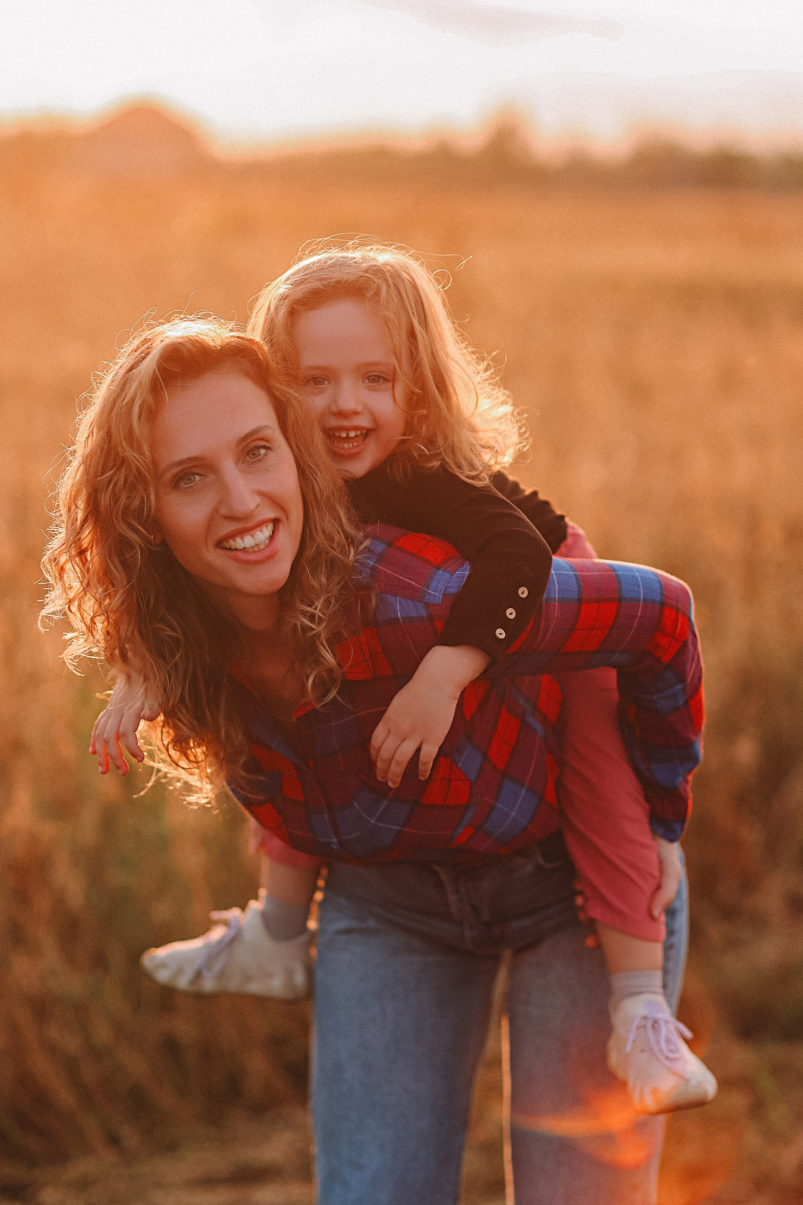 Поле. Семейный фотограф Тюмень, фотограф на роды Салмина Мария