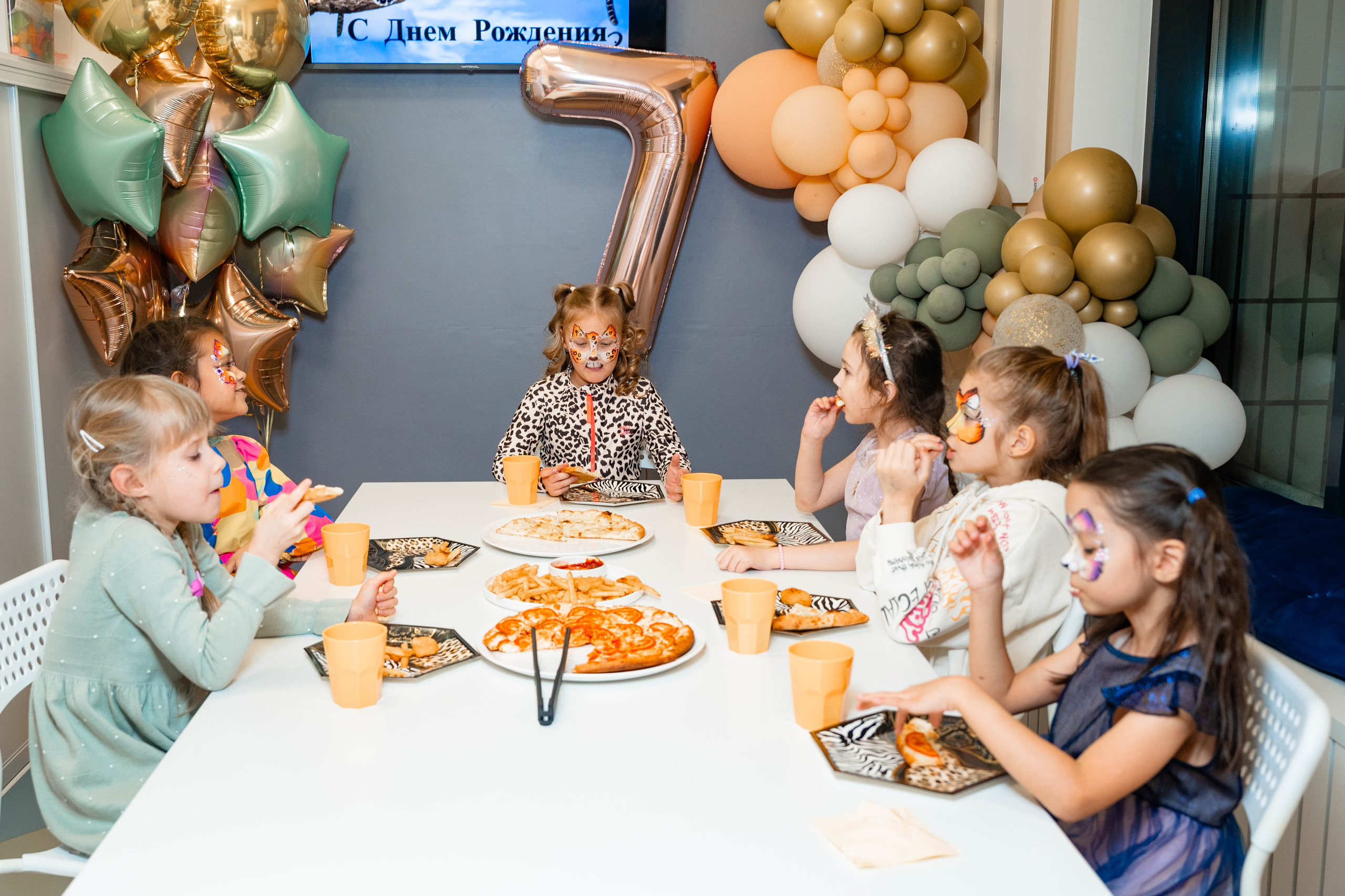 День Рождения Лауры в TiDi-клуб. Фотограф Никита Комаров