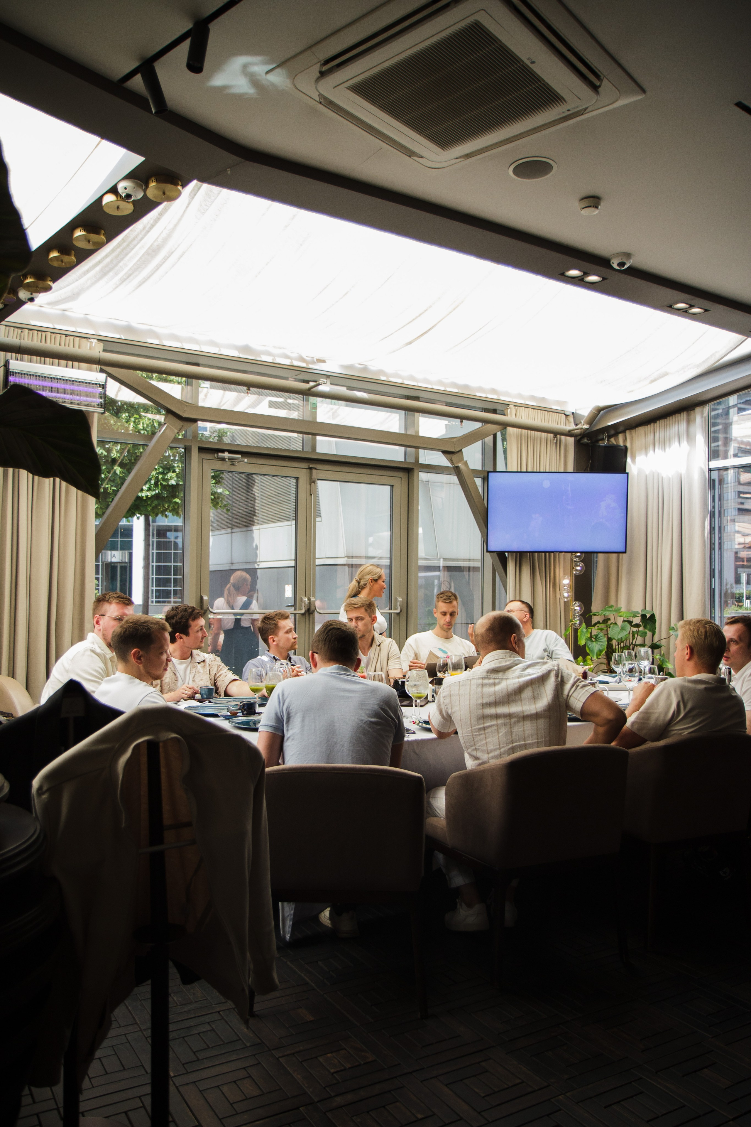 Бизнес-завтрак Германа Гаврилова. Фотограф Москва — личные фотосессии, лавстори в студии