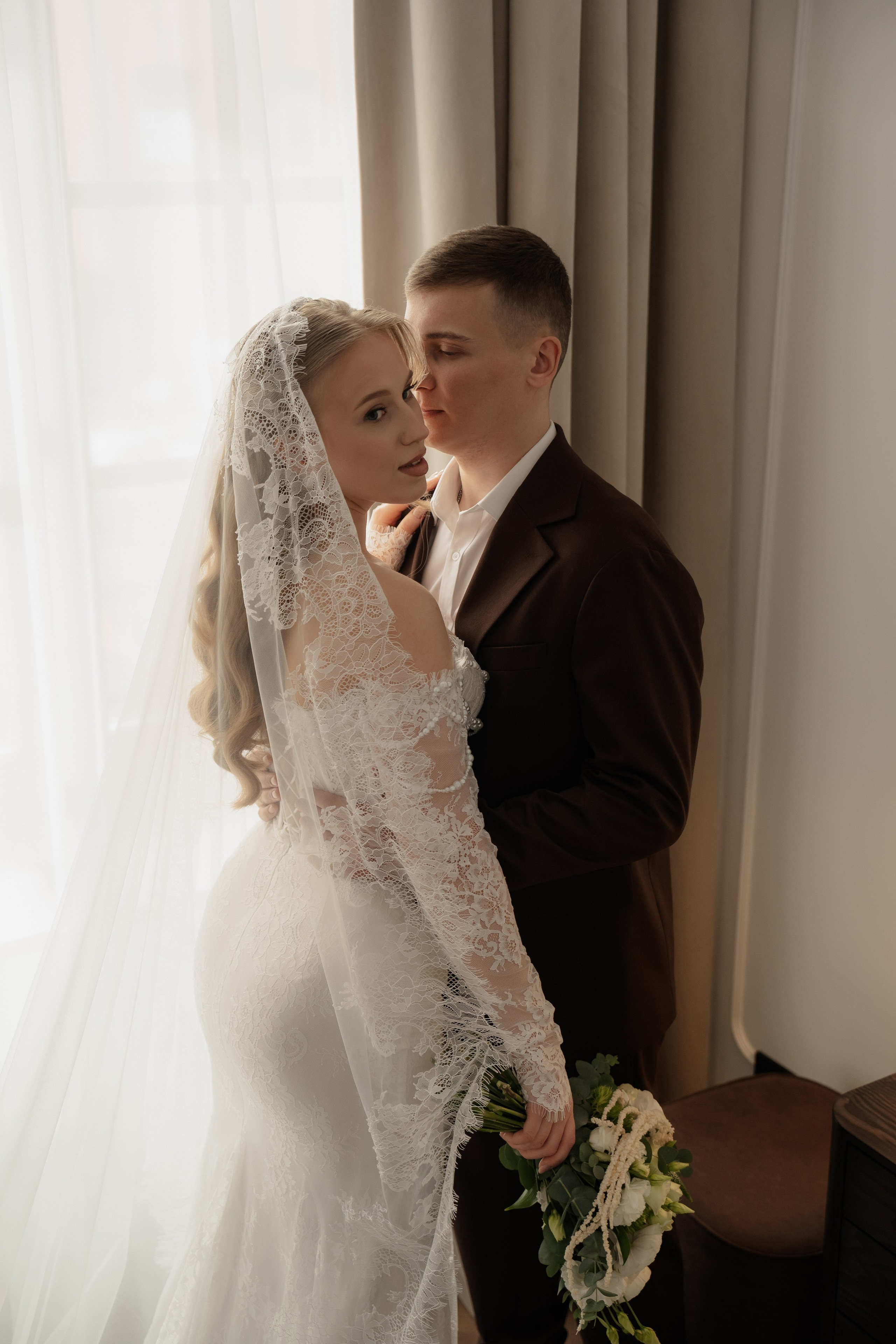 Свадебная фотосессия в отеле, апартаментах | Архангельск | Елизавета Стрекаловская. Свадебный и портретный фотограф в Архангельске Елизавета Стрекаловская
