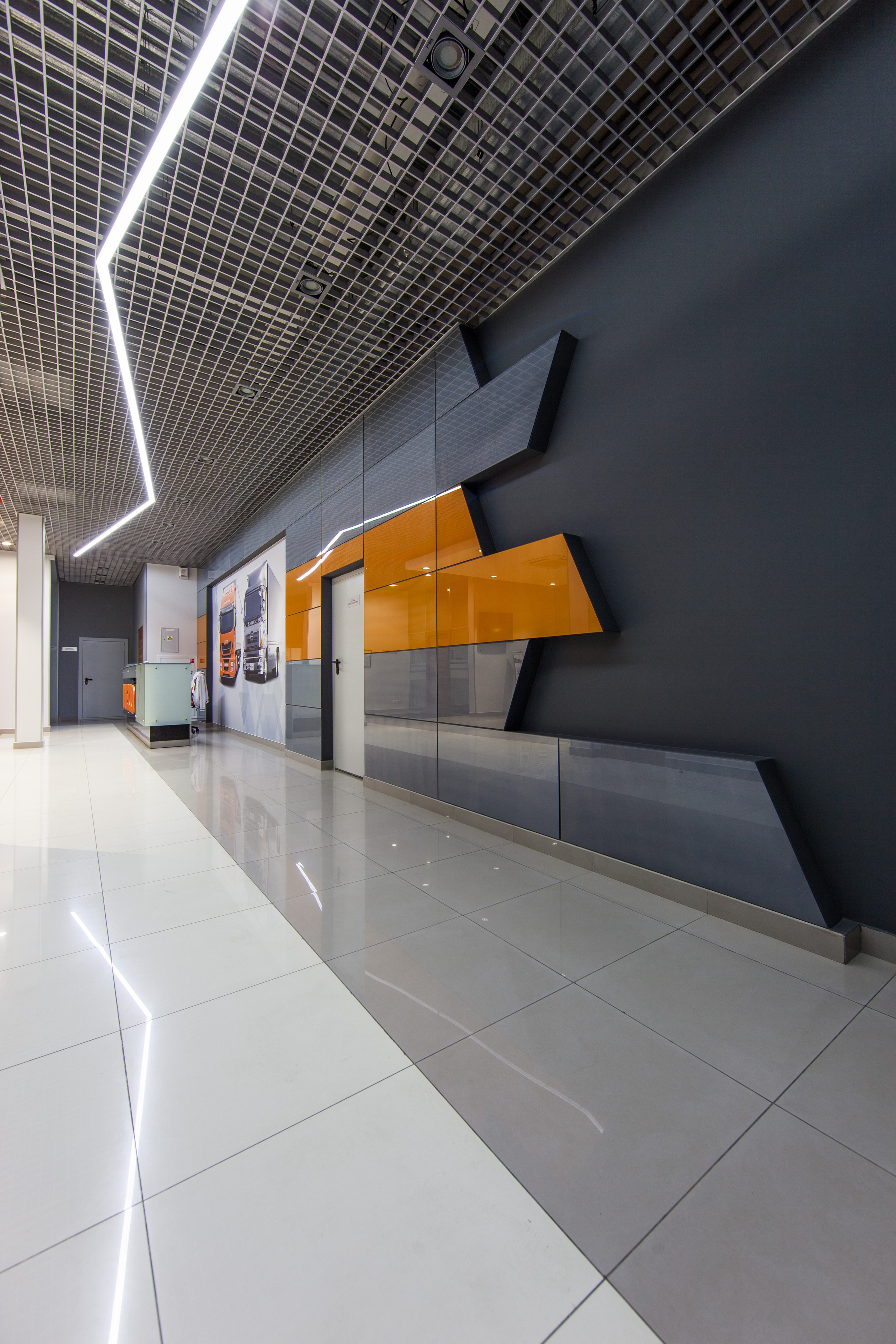 ШОУРУМ ПО ПРОДАЖЕ ГРУЗОВИКОВ IVECO. Архитектурно-дизайнерское бюро ROOMS