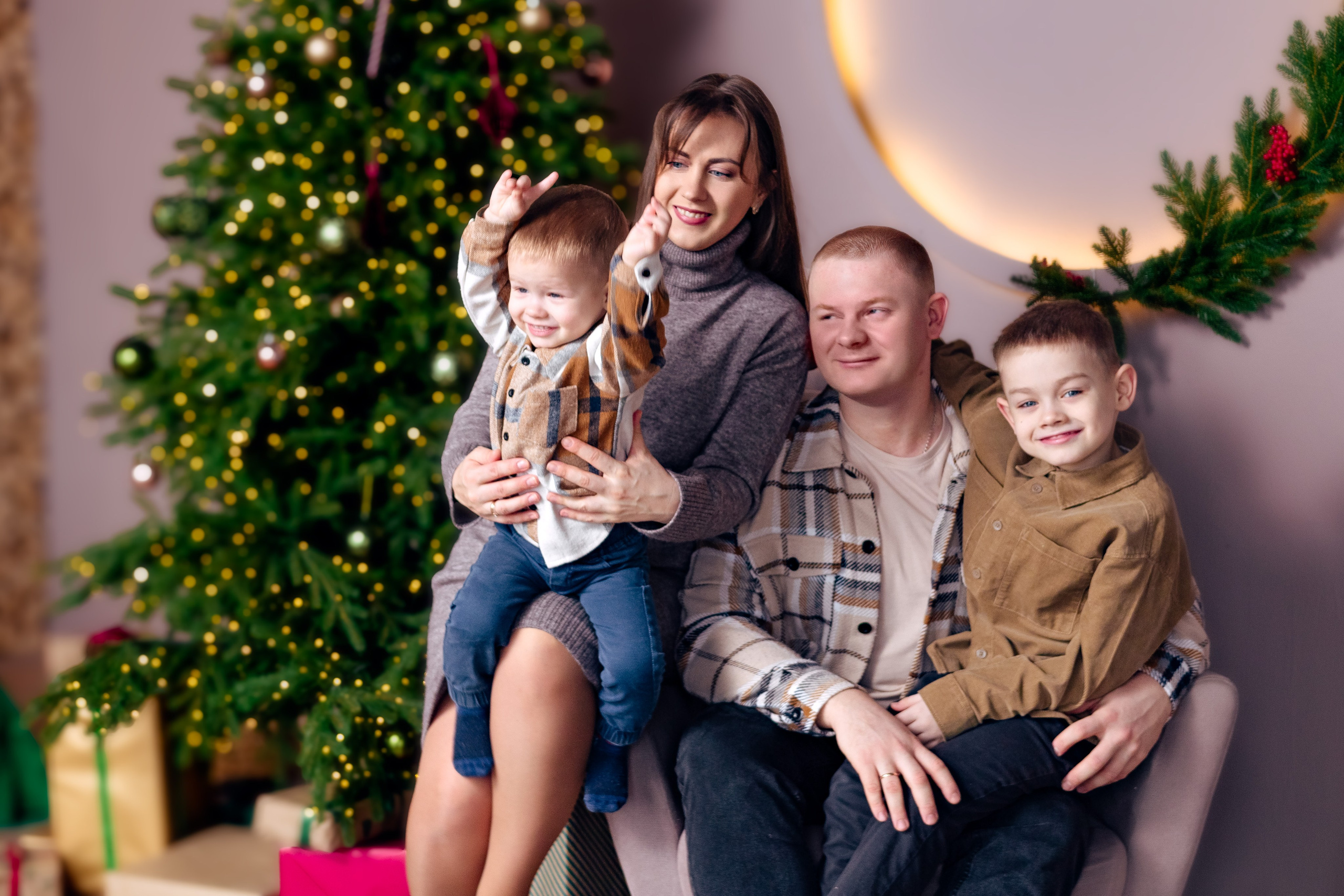 Семейная новогодняя фотосессия в студии Минска
