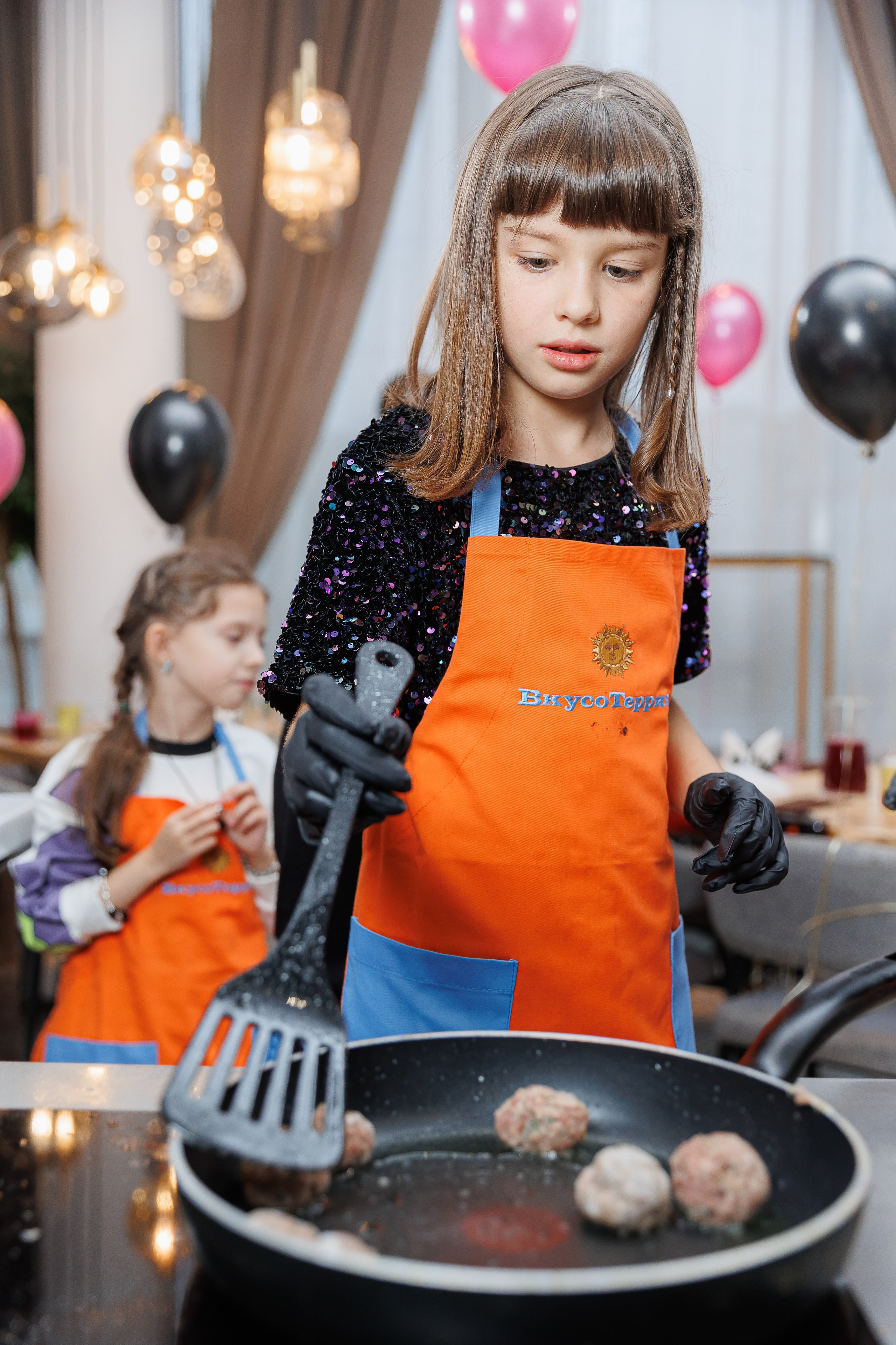 День рождения Насти «Венсдэй во Вкусотеррии». Семейный и детский фотограф Комина Елена, Власиха, Одинцово