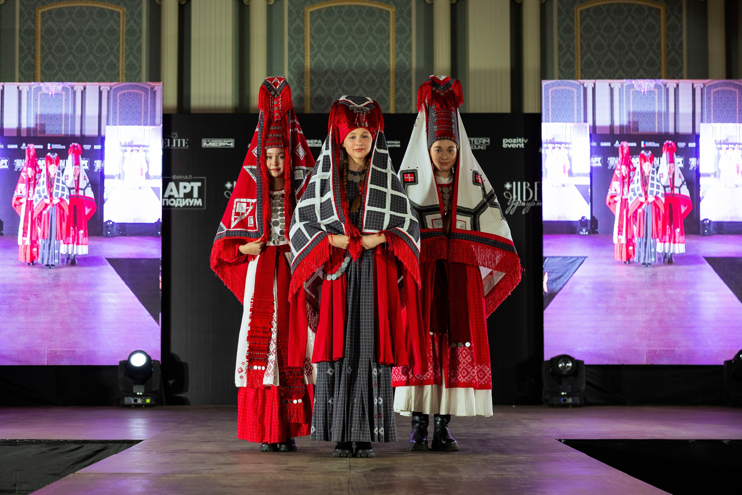 Арт-подиум «Цвета Удмуртии». Показ мод [25/10/24]. Фотограф Виноградов Константин